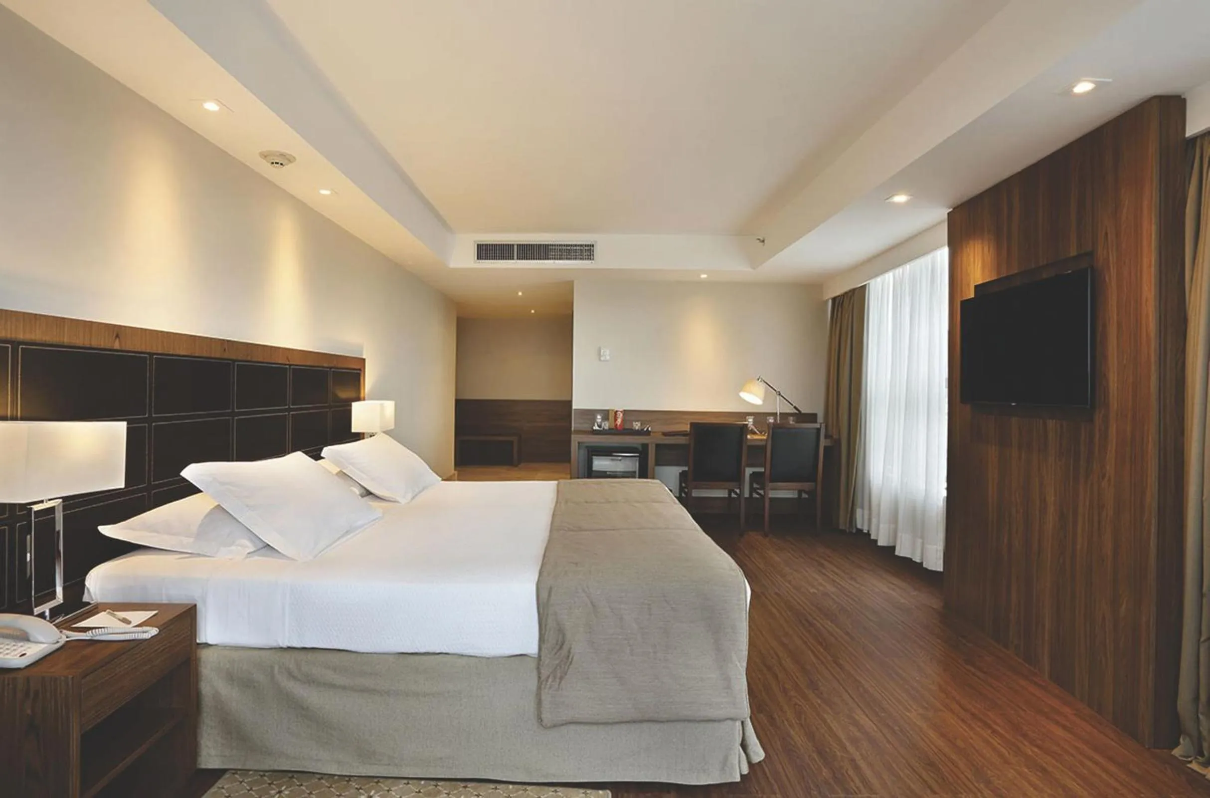 Photo of the whole room, Bed in Windsor Oceanico Hotel