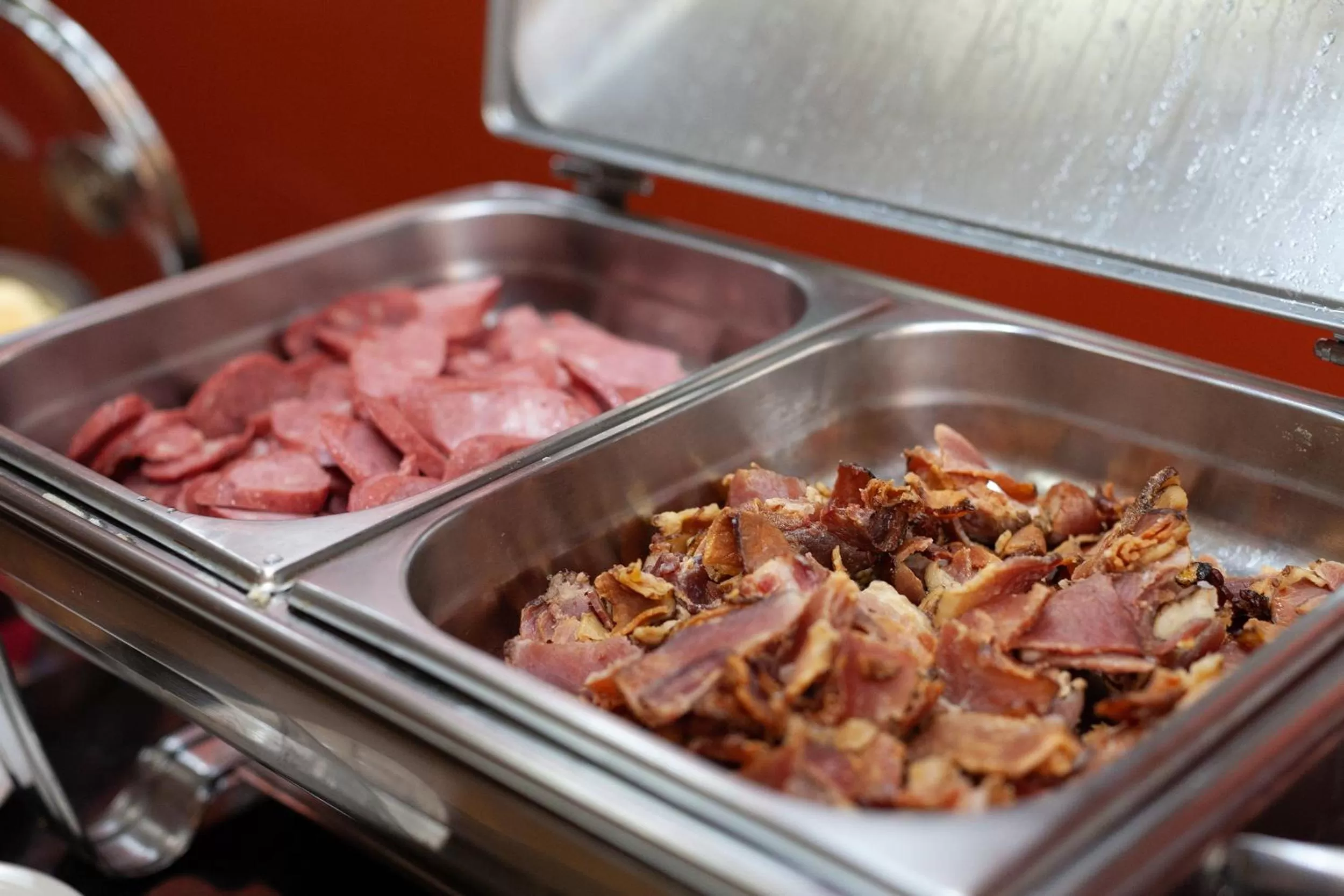 Buffet breakfast in Tri Hotel Executive Caxias