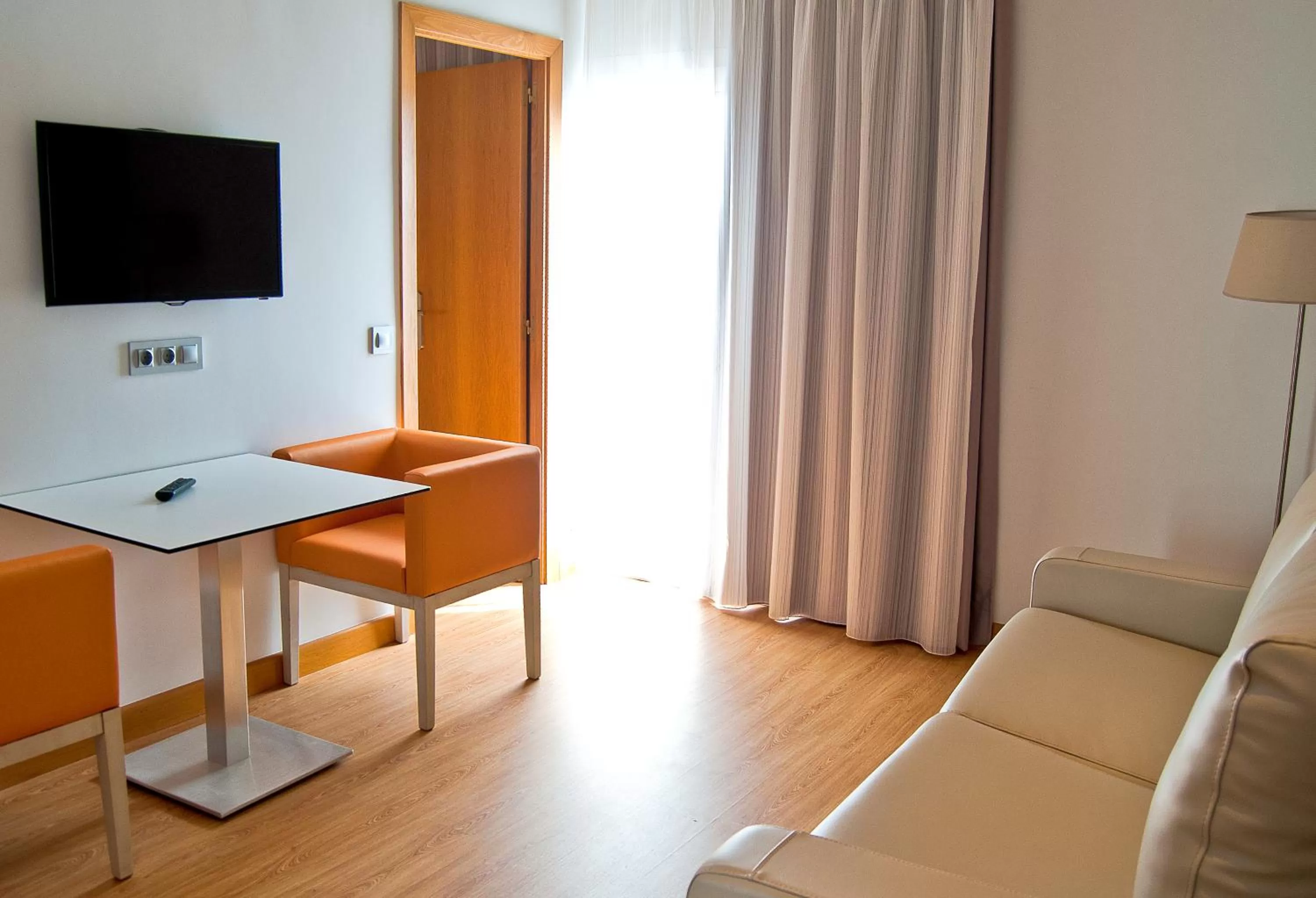 TV and multimedia in BQ Augusta Hotel