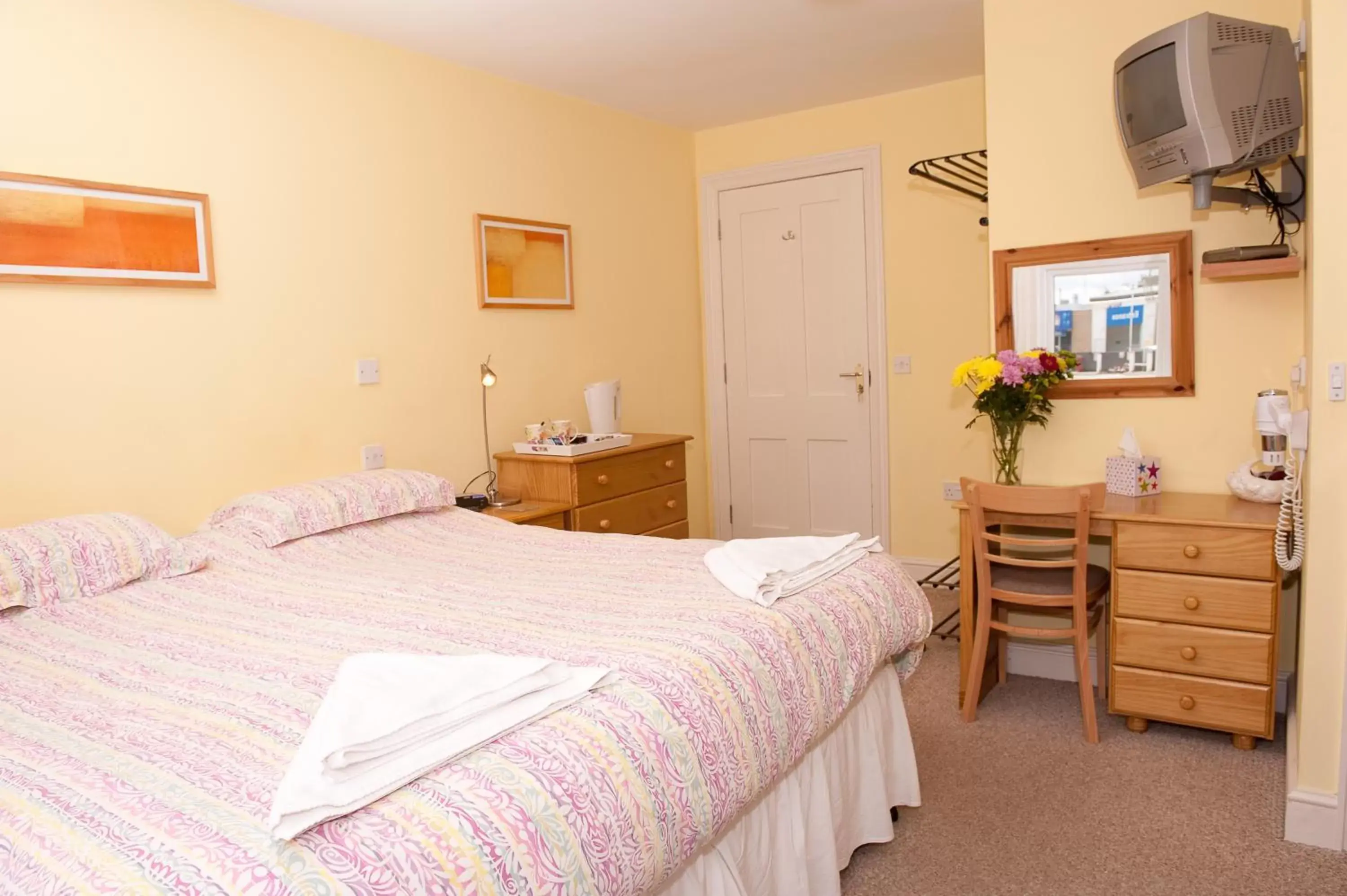 Triple Room in Holbrook Bed and Breakfast Triple Room in Holbrook Bed and Breakfast