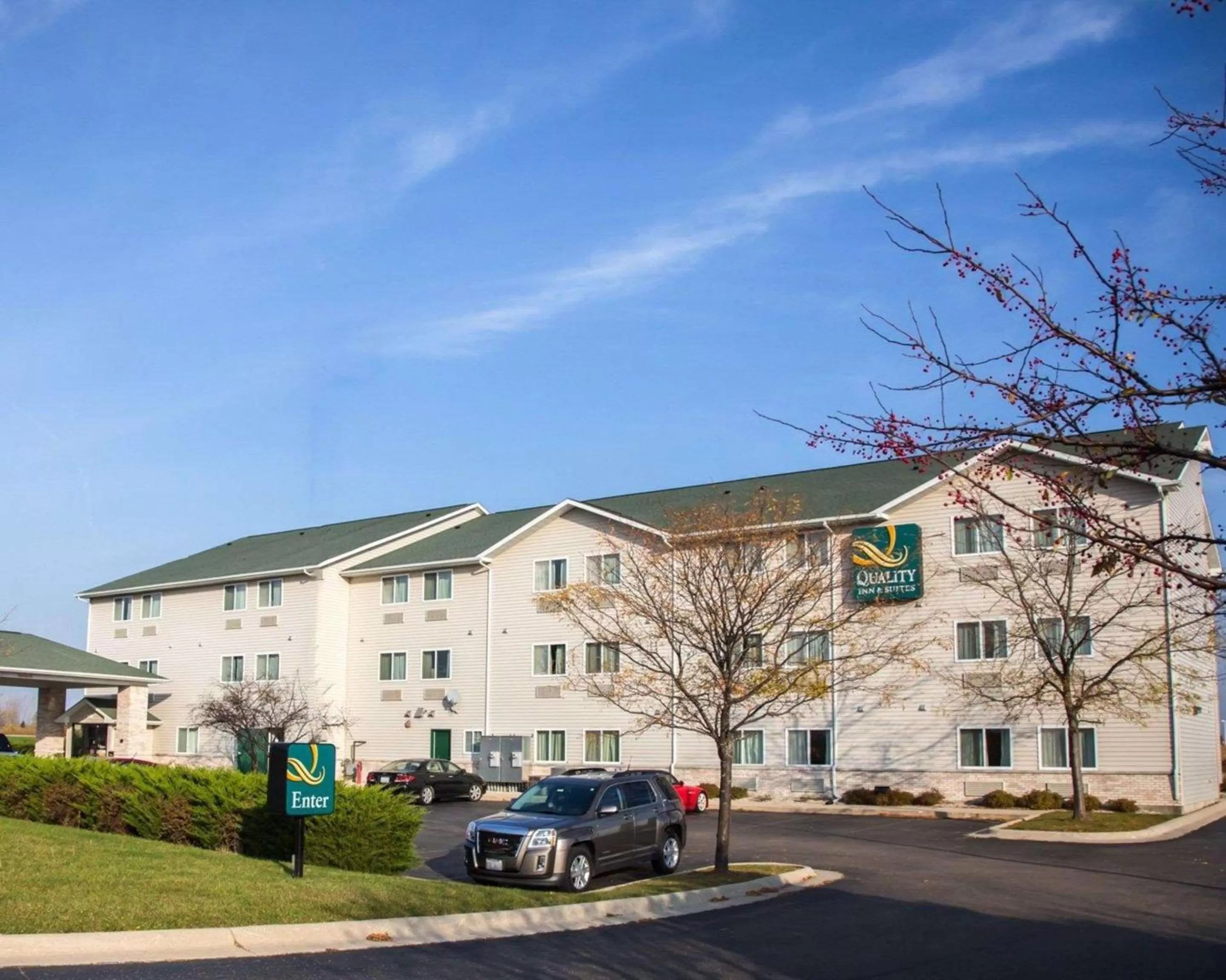 Property building in Quality Inn & Suites Loves Park near Rockford