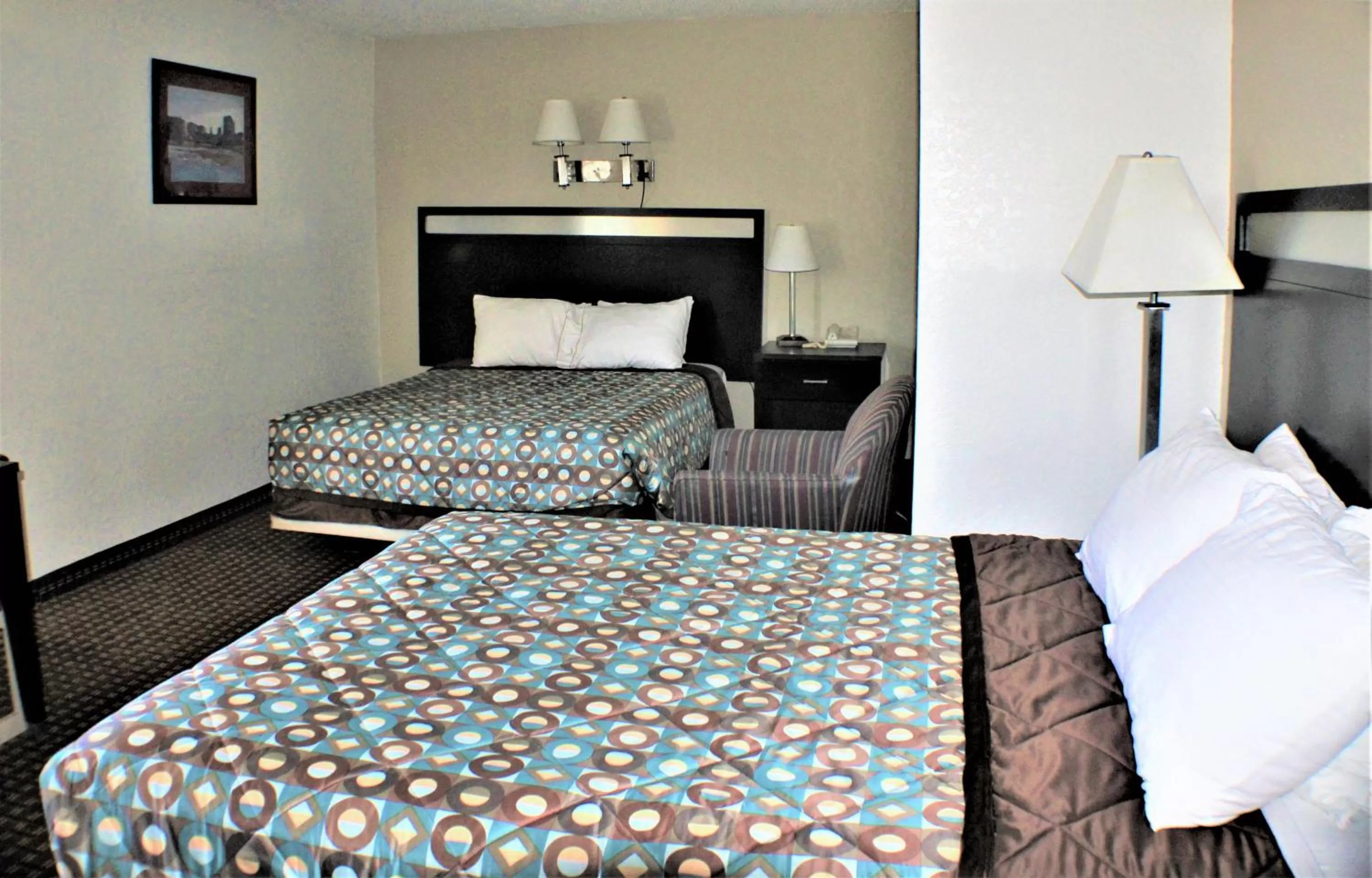 Bed in Knights Inn Payson