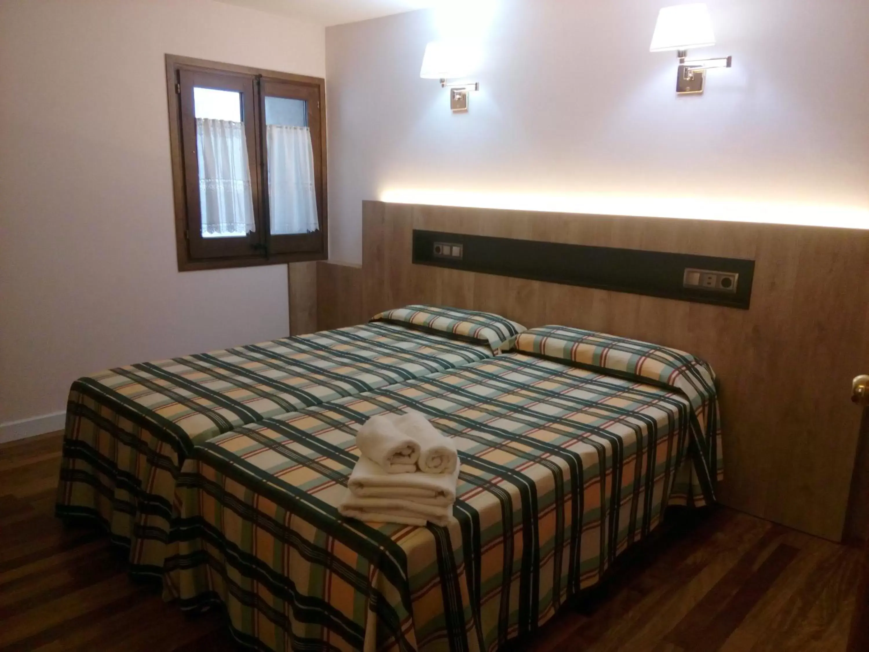 Budget Twin Room in CAN MENCIÓ - Plaça Major Budget Twin Room in CAN MENCIÓ - Plaça Major