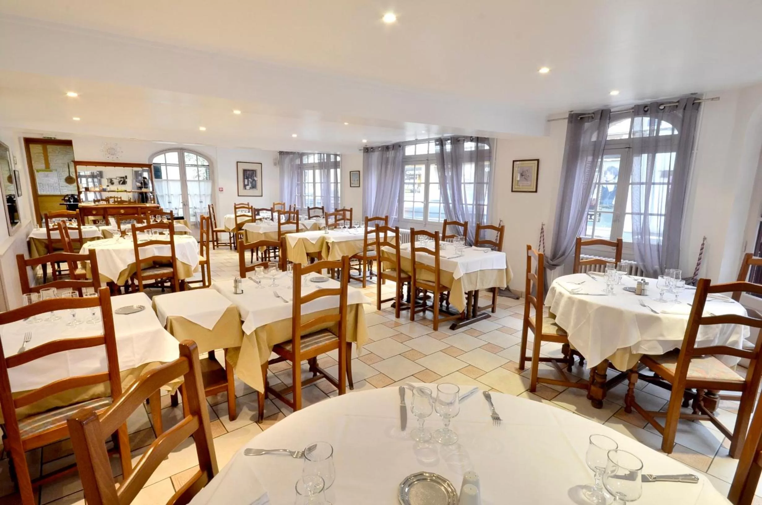 Restaurant/places to eat in Hôtel de l'Ours