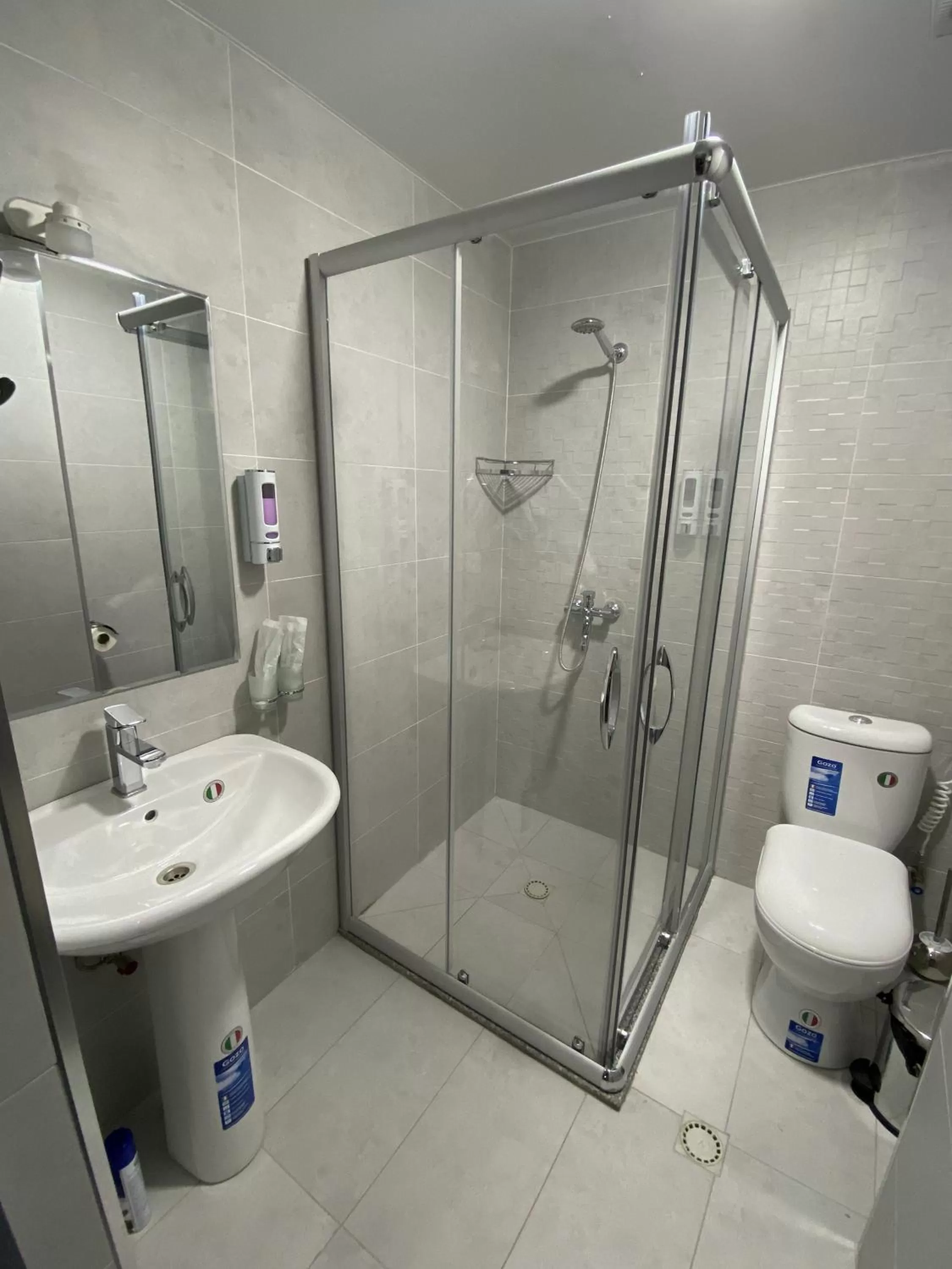 Shower in Vatan Plaza