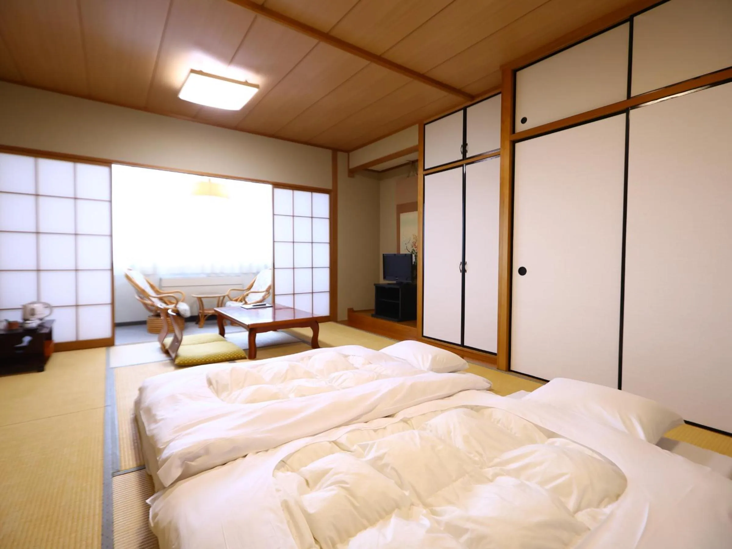 Photo of the whole room, Bed in Hotel Yudanaka