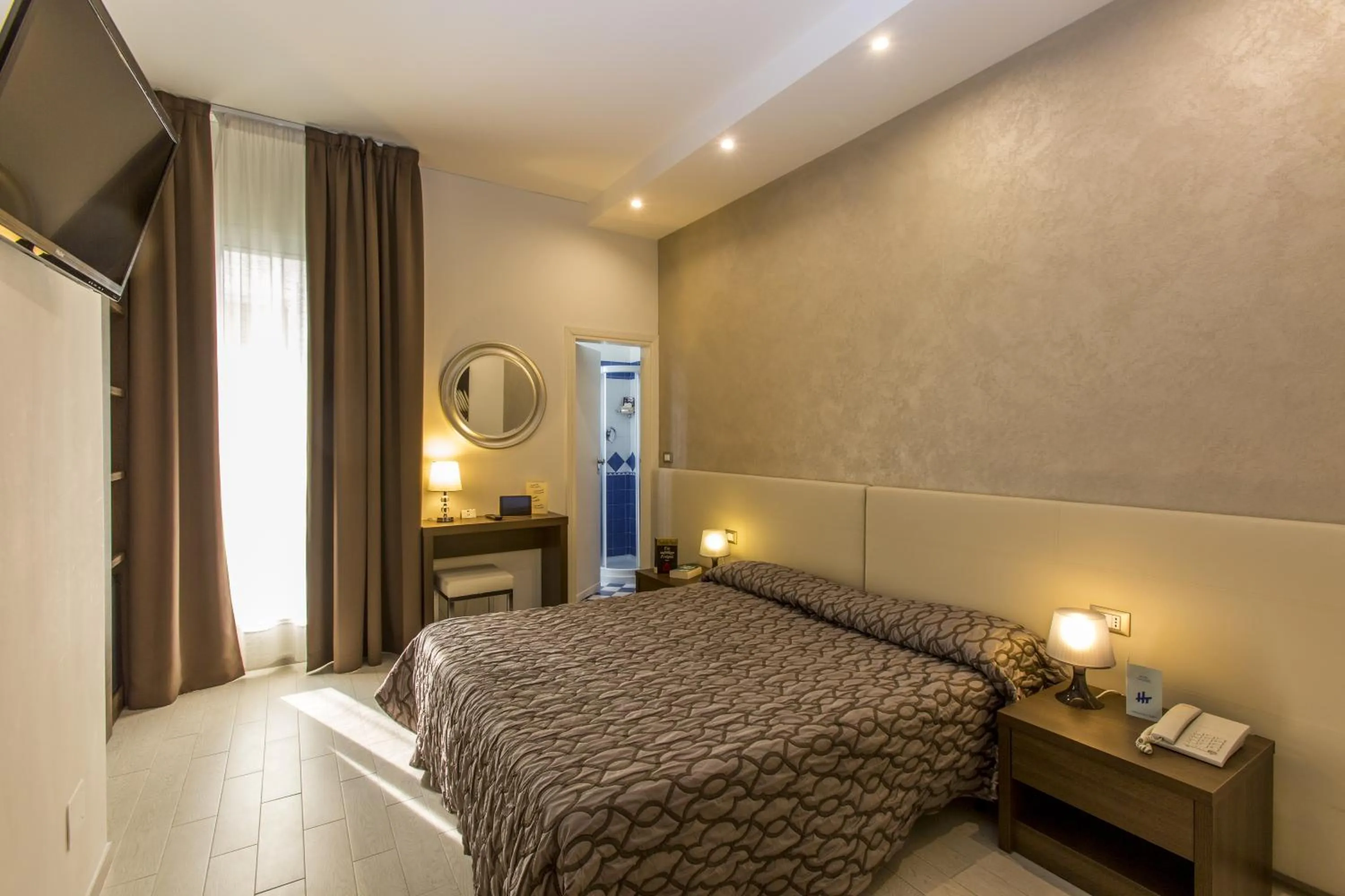 Day, Bed in Hotel Touring