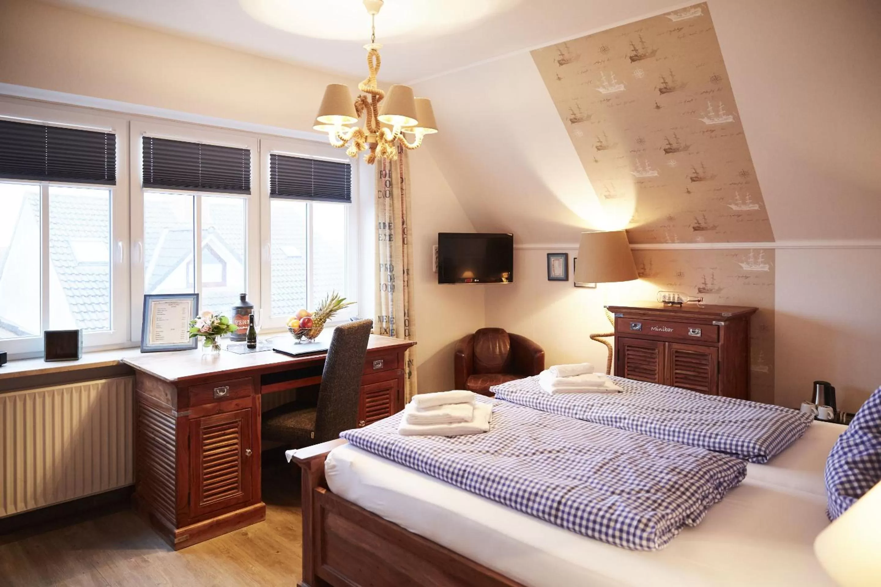 Photo of the whole room, Bed in Bernstein-Hotel Bootshaus