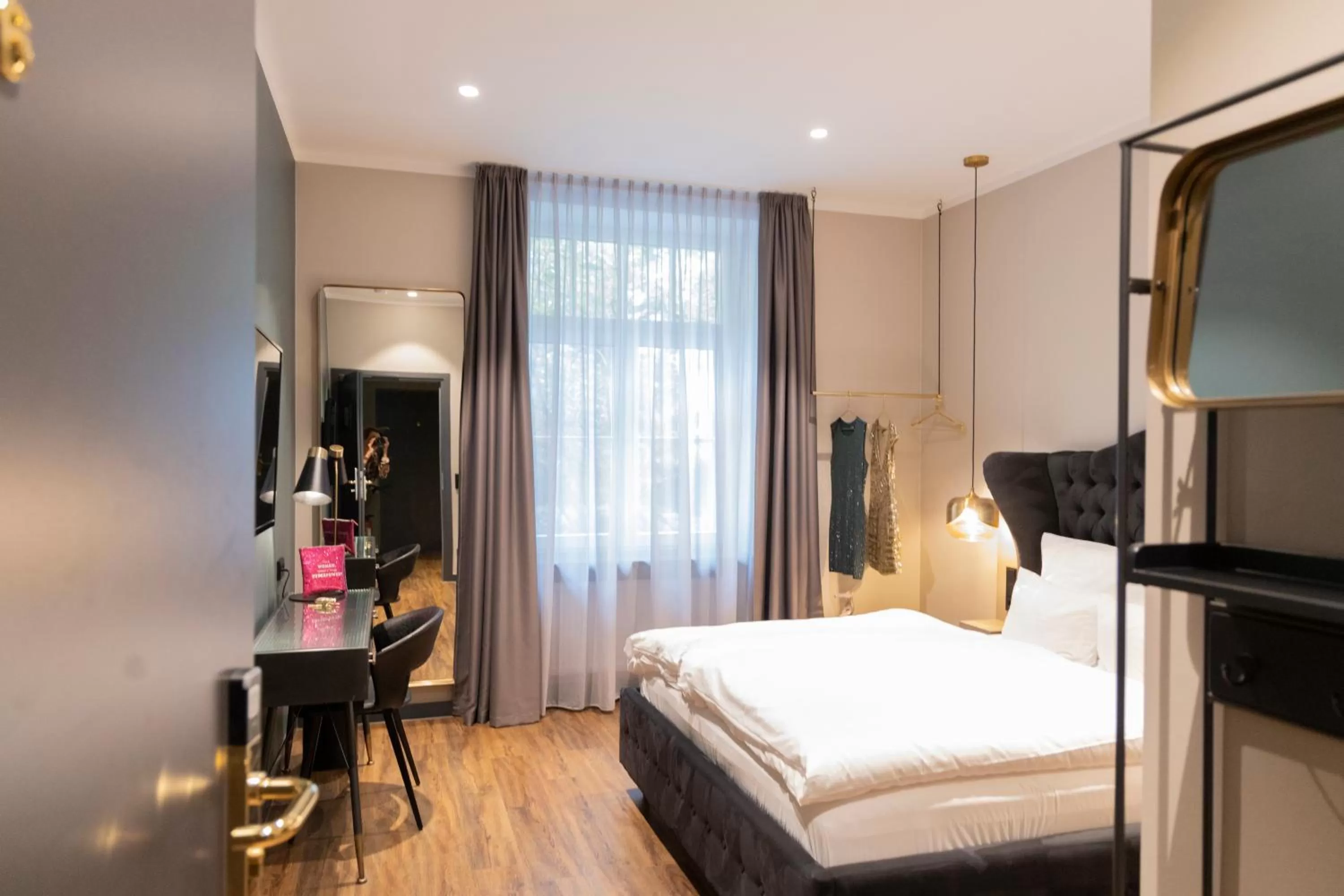 Photo of the whole room, Bed in Munich Rooms Hotel