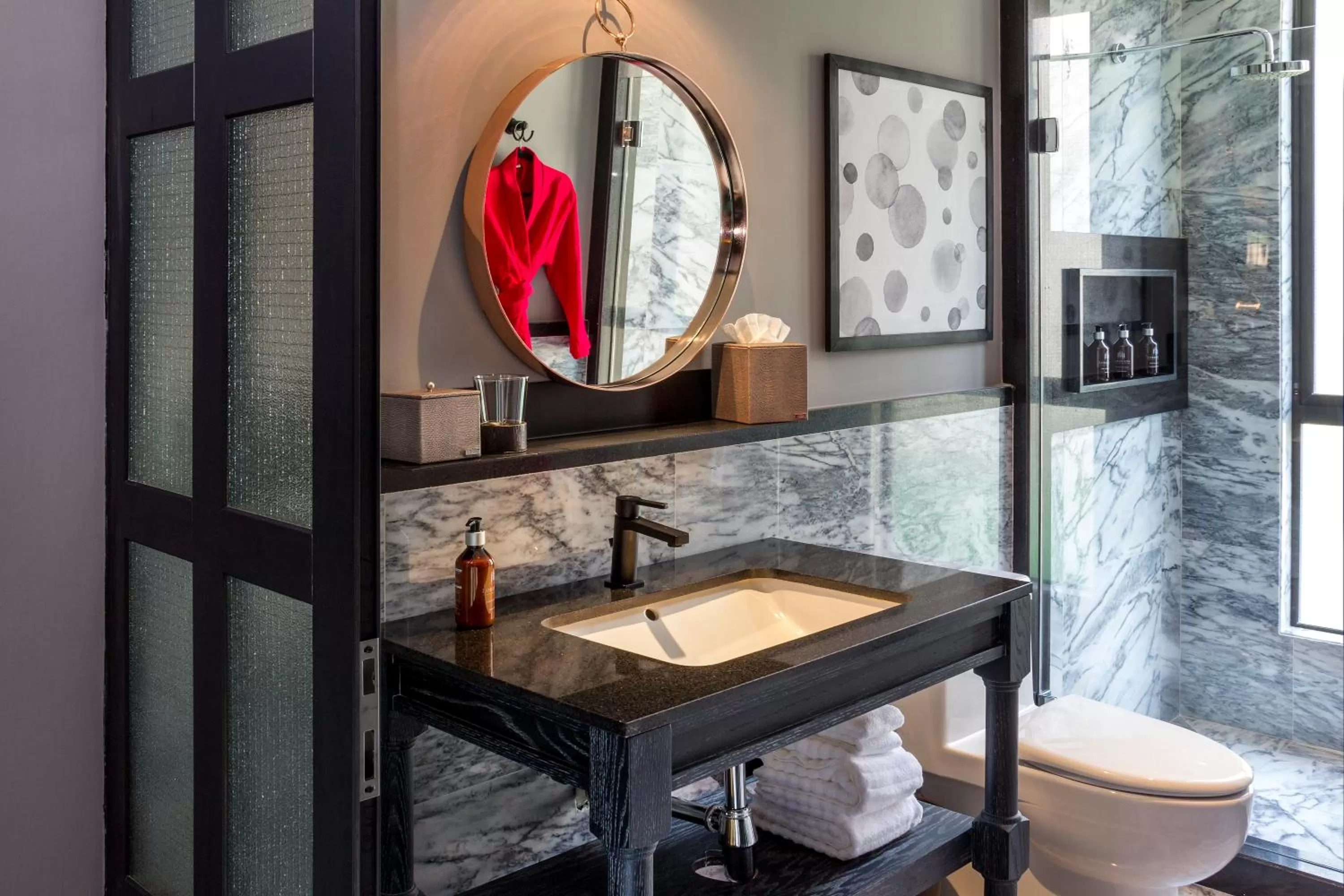 Bathroom in The Wild Oscar