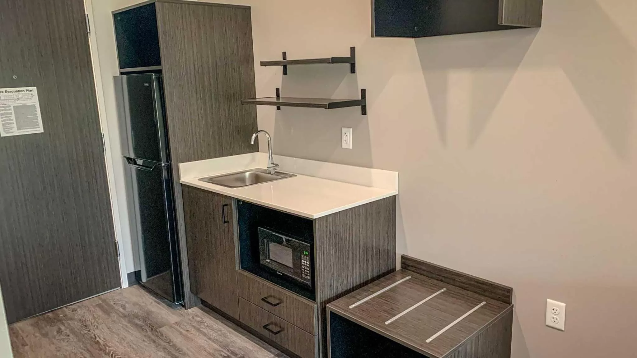 Kitchen or kitchenette in Studio 6 North Platte, NE - East
