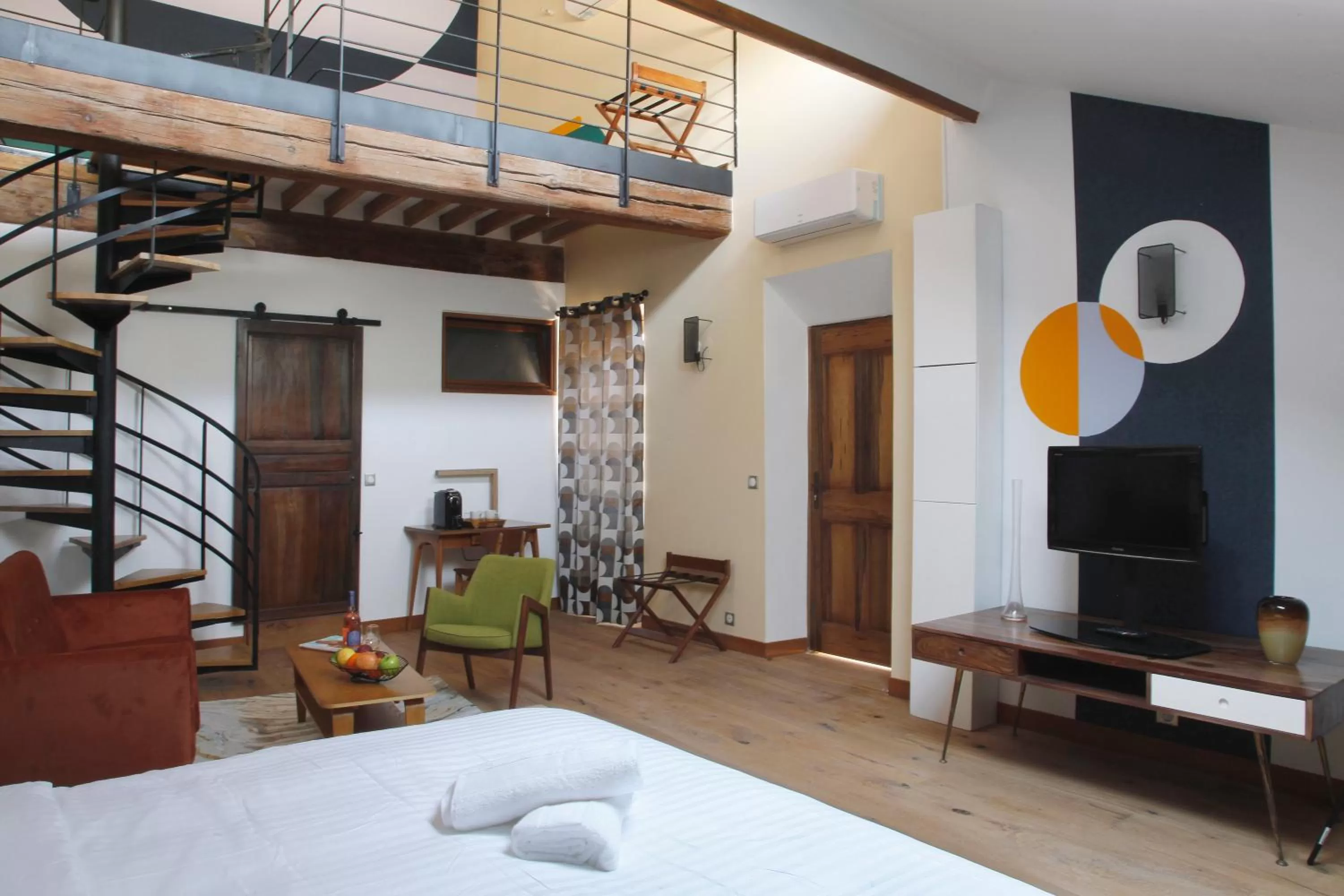 Bedroom, TV/Entertainment Center in La Maison d'en Bas des Seigneurs