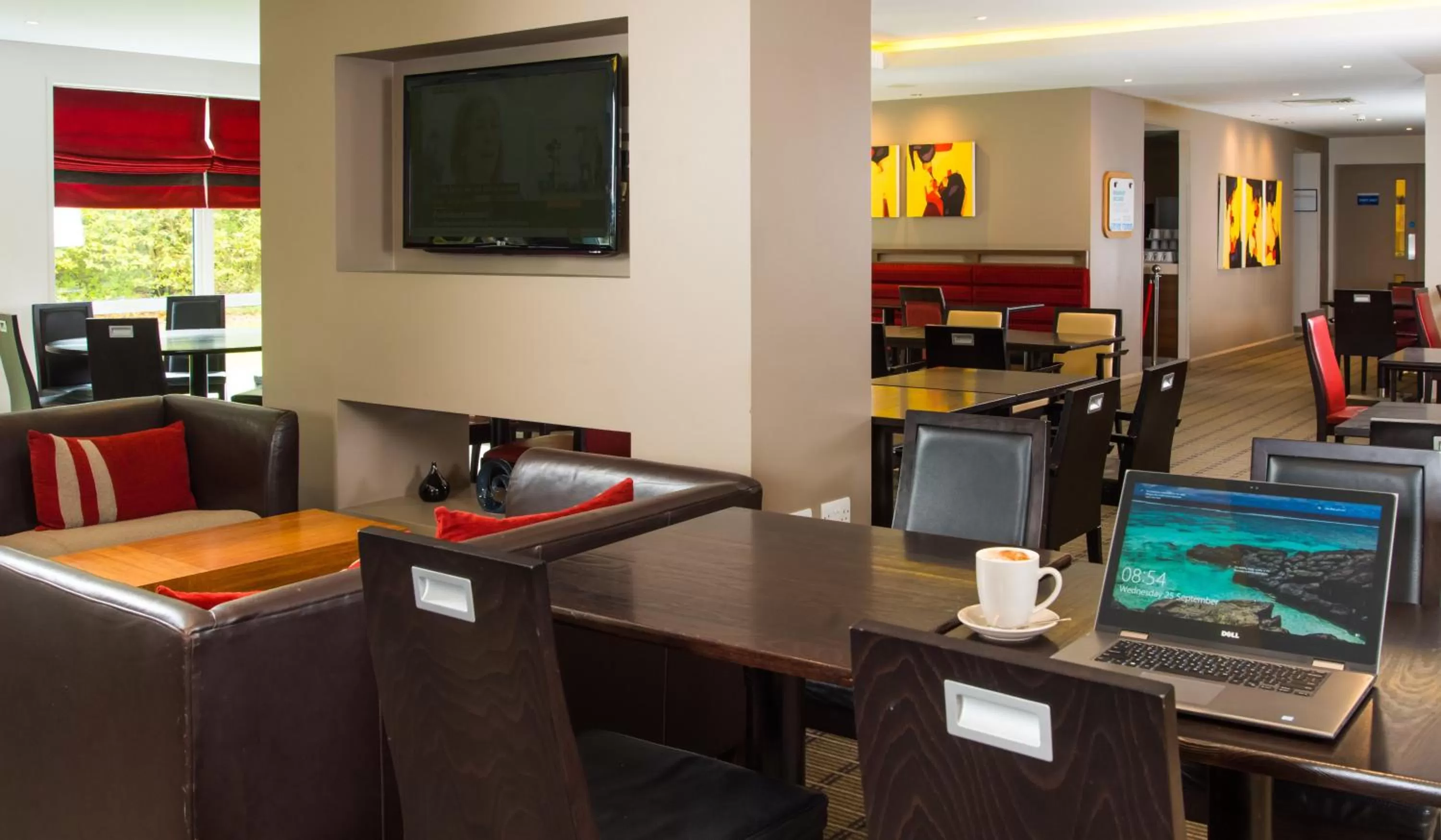 Lounge or bar in Holiday Inn Express Swindon West by IHG