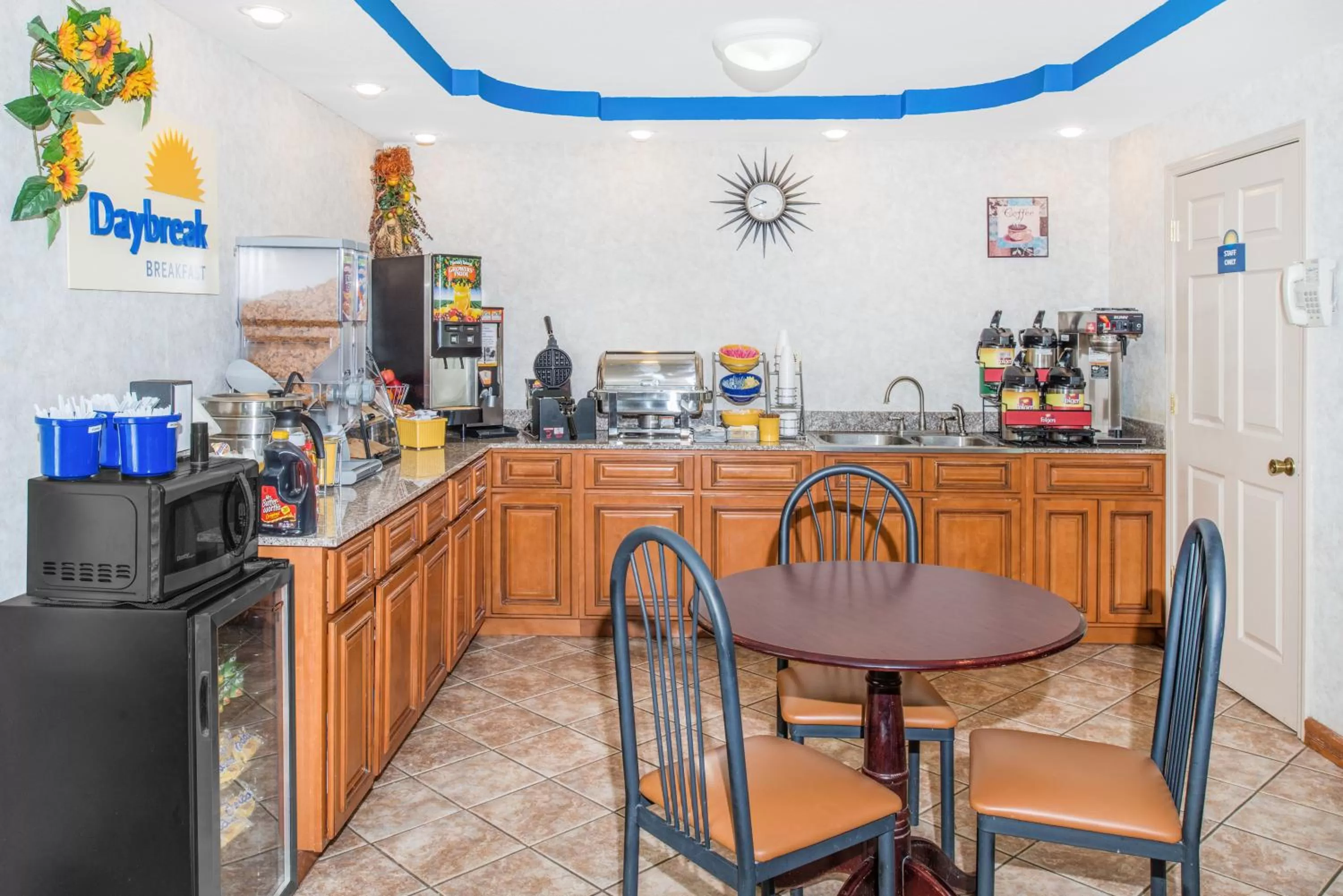 Continental breakfast in Days Inn by Wyndham Calvert City - Paducah East