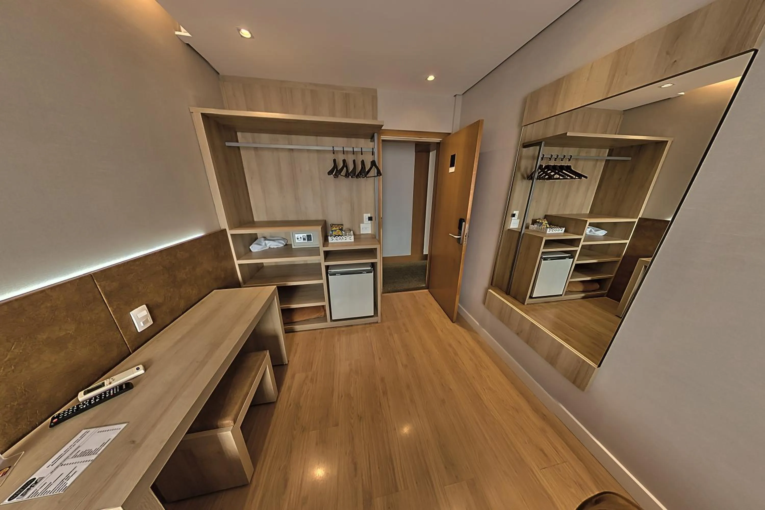 Photo of the whole room in Hotel Shelton