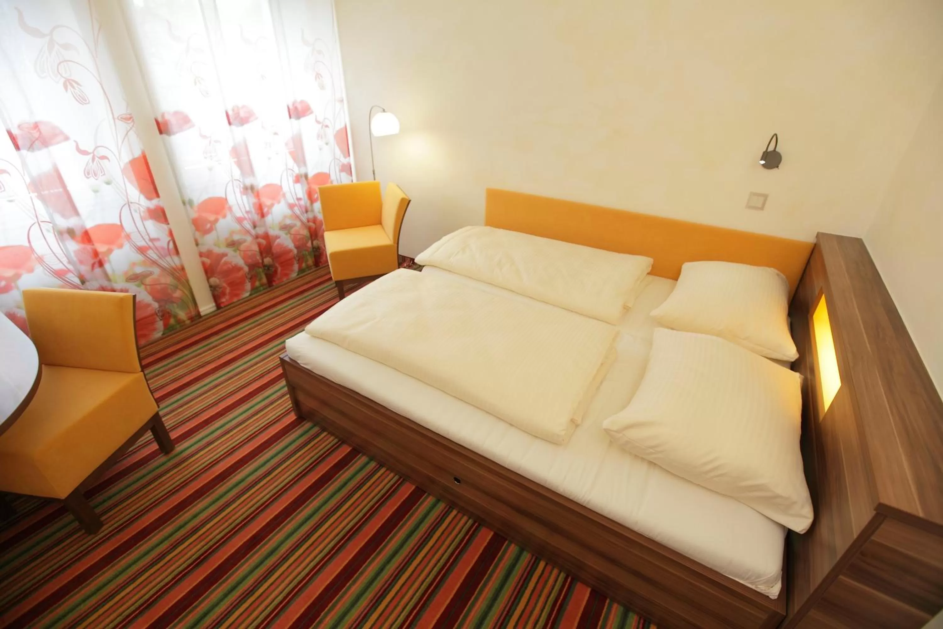 Photo of the whole room, Bed in Hotel Peterhof