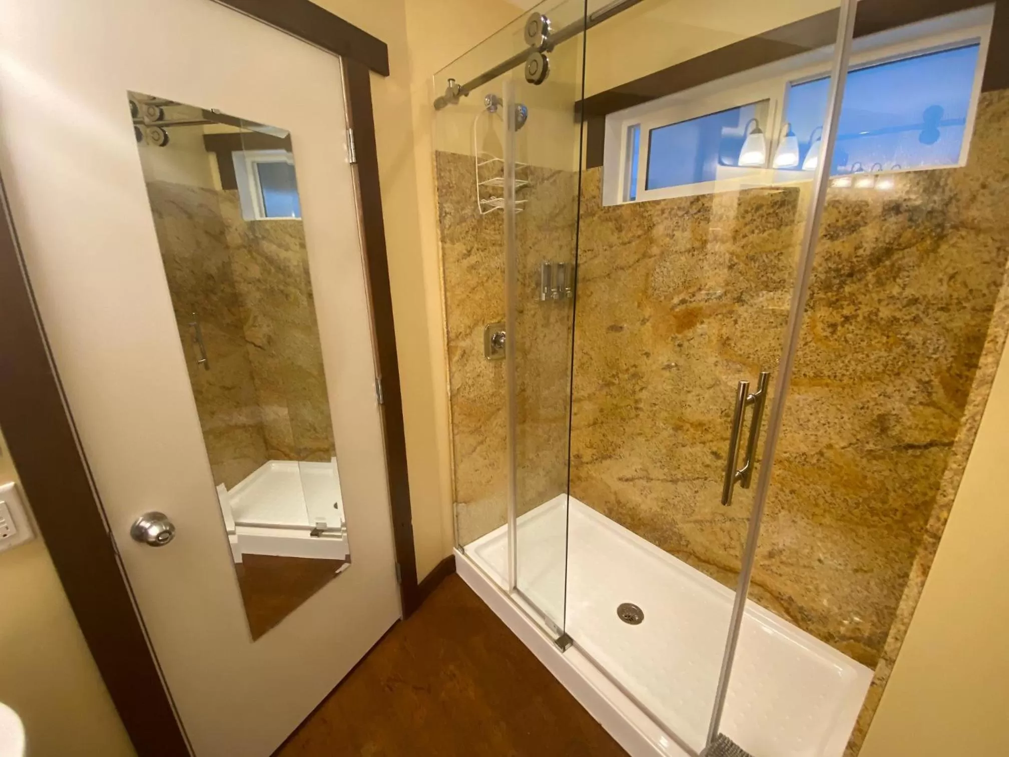 Bathroom in Similkameen Wild Resort & Winery Retreat