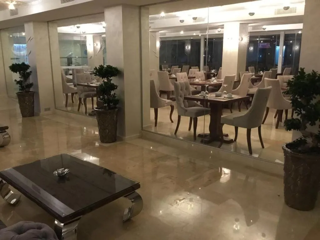 Communal lounge/ TV room in Essence Hotel Boutique