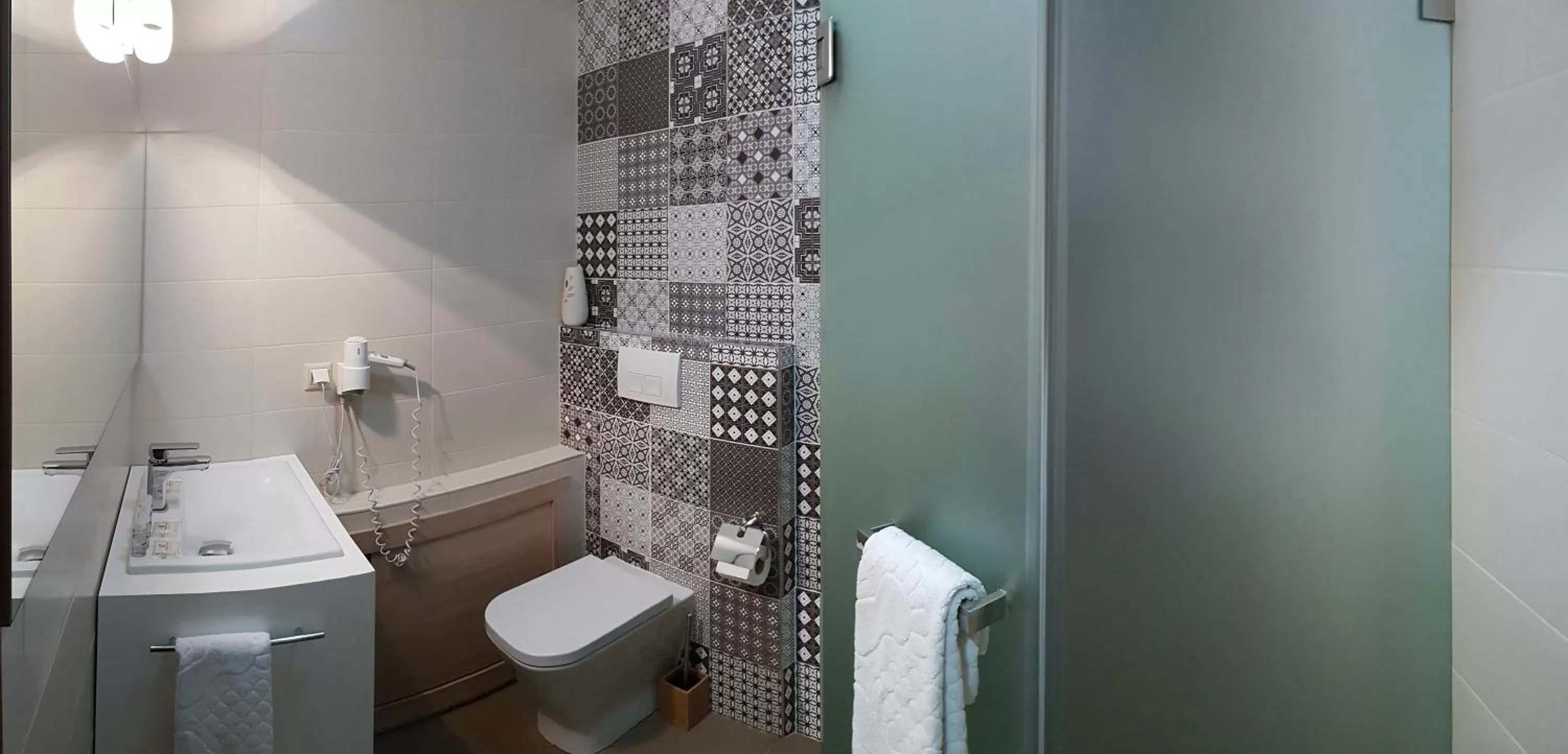 Shower in Wine Hotel Chisinau