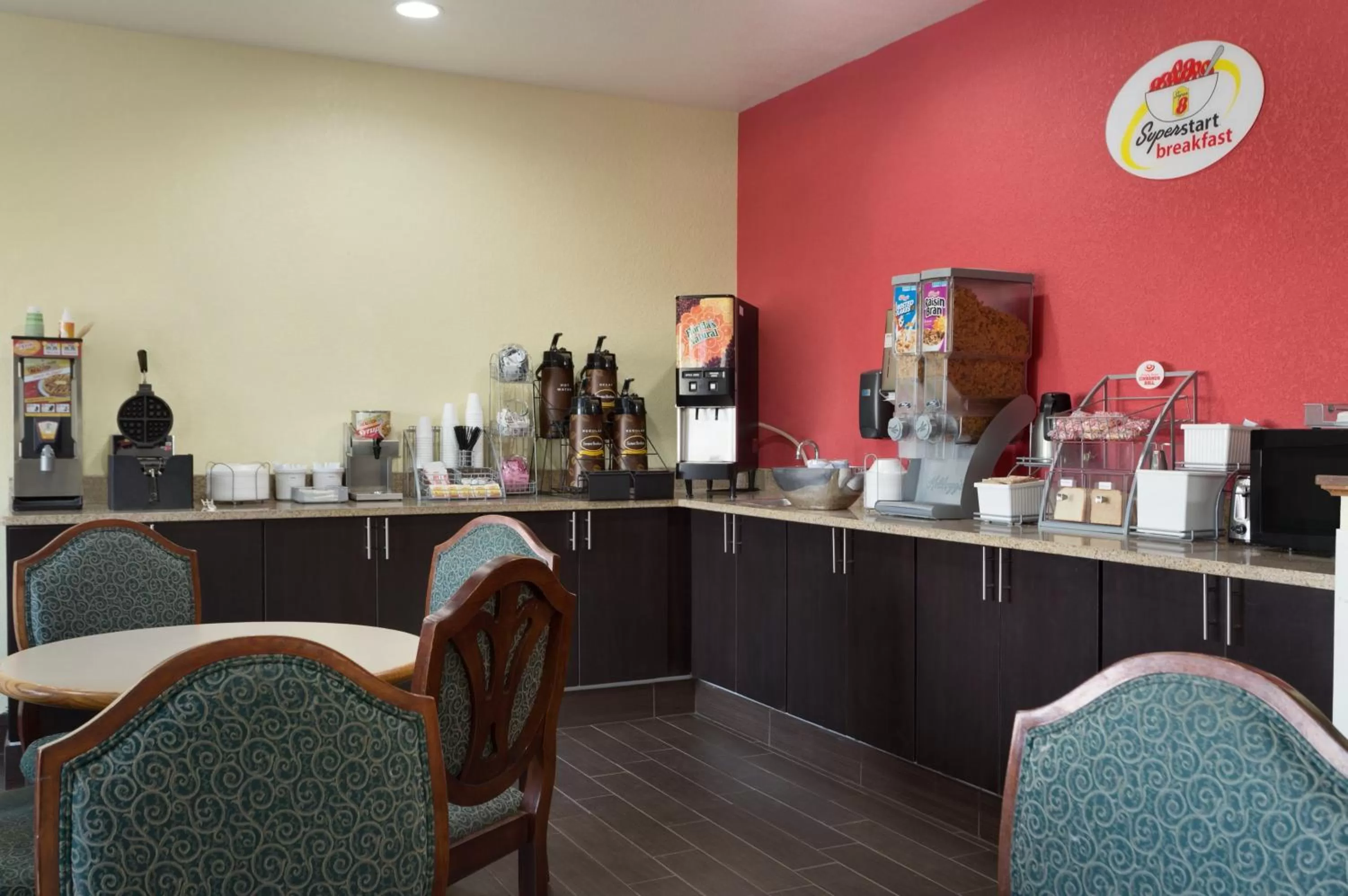 Food in Super 8 by Wyndham Lees Summit