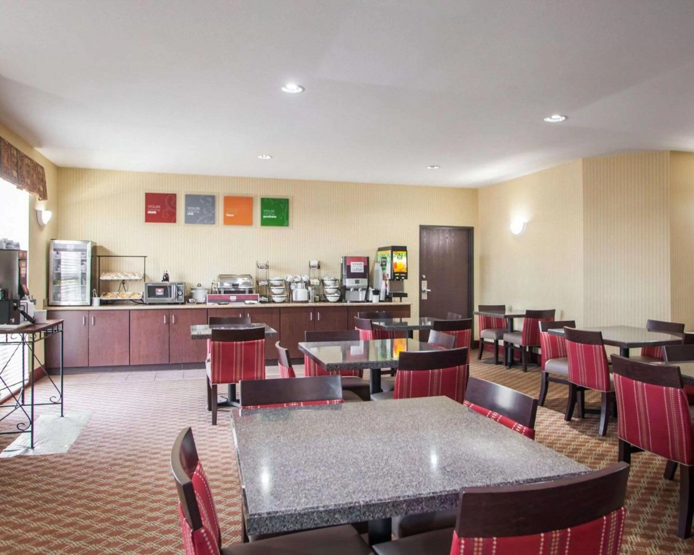 Restaurant/places to eat in Comfort Inn & Suites Harrisonville