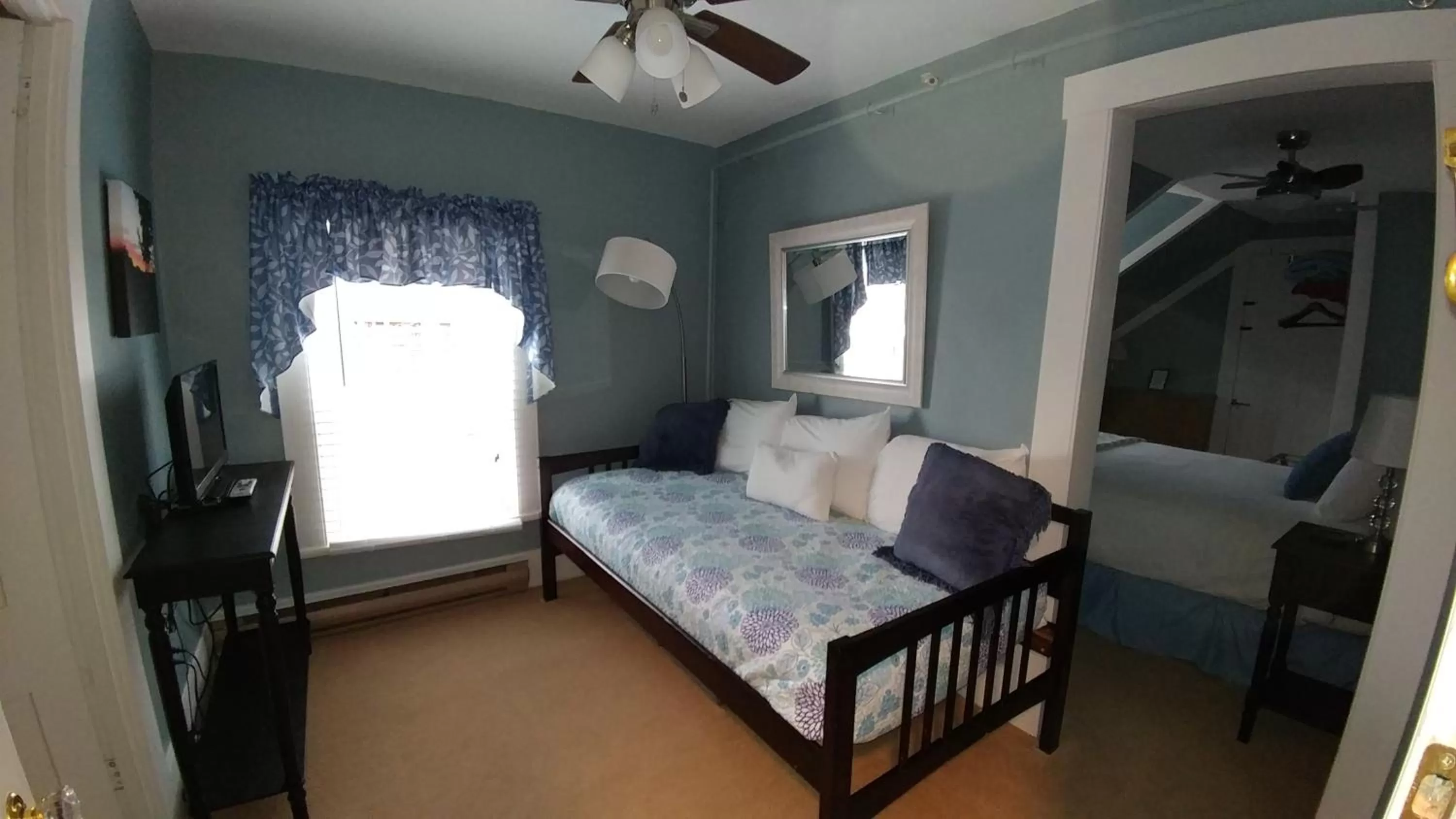 Bed in Benjamin Prescott Inn