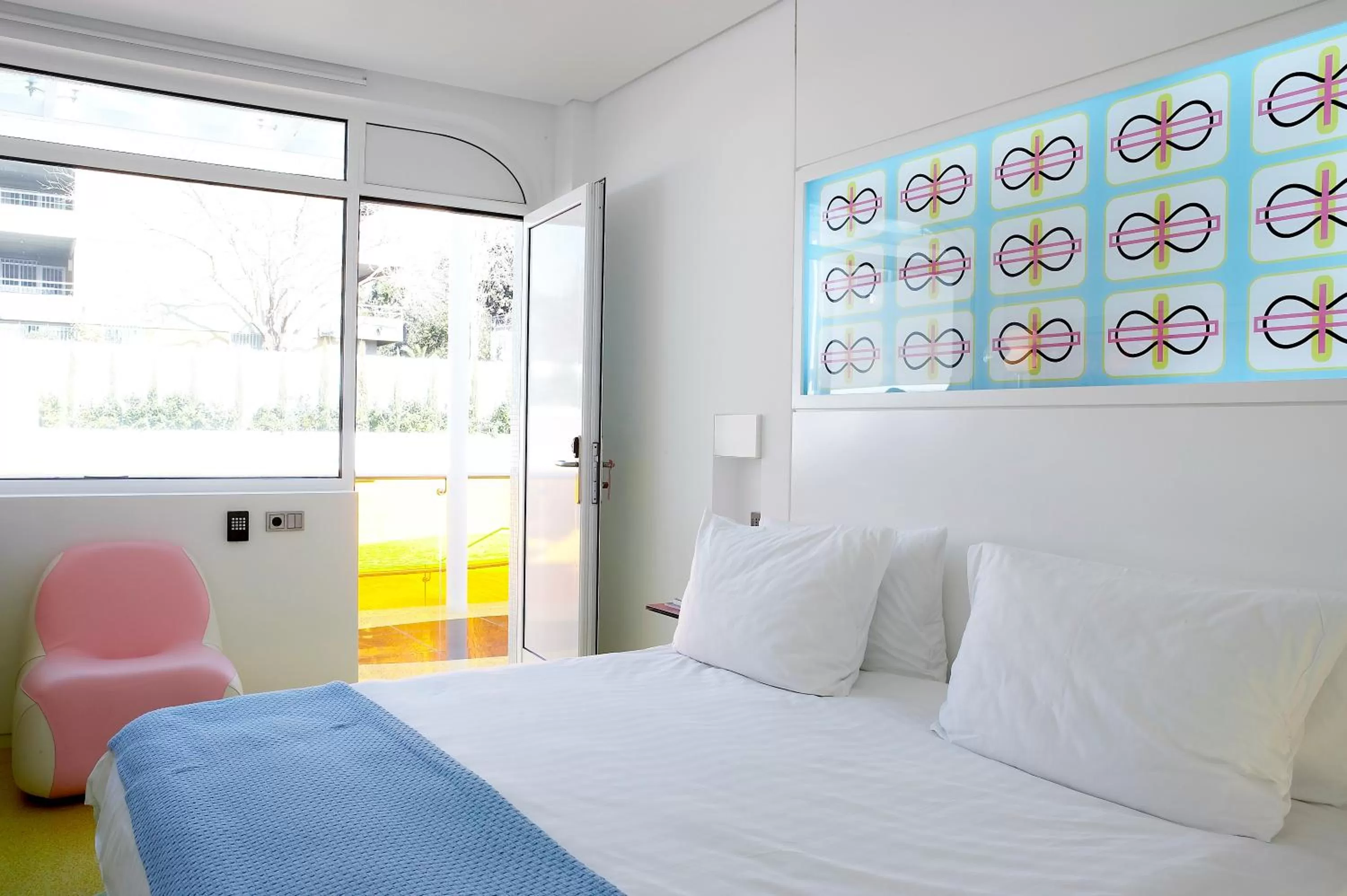 Photo of the whole room, Bed in Semiramis