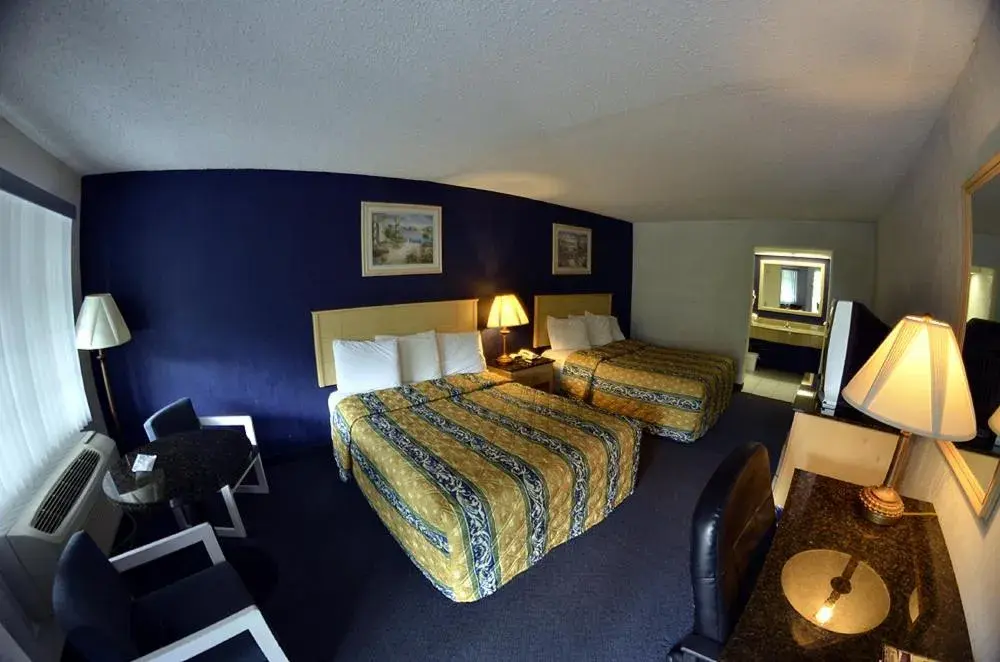 Double Queen Room with Two Queen Beds in Superlodge Absecon/Atlantic City Double Queen Room with Two Queen Beds in Superlodge Absecon/Atlantic City