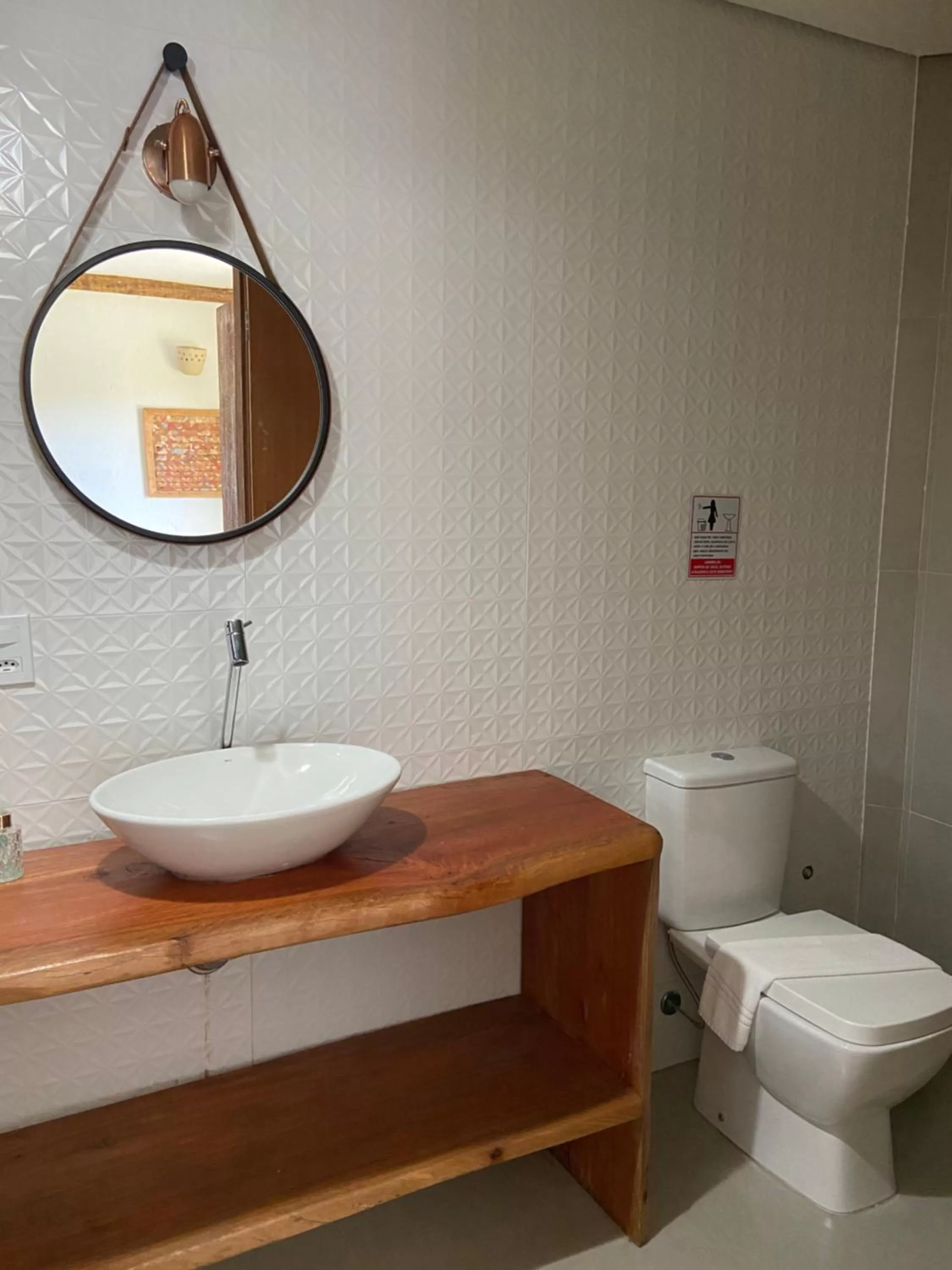 Bathroom in A Mi Manera Bistro, Pousada e Cervejaria Artesanal!