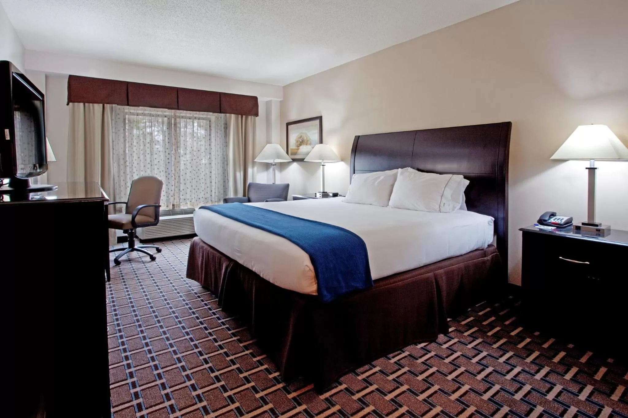Photo of the whole room, Bed in Holiday Inn Express Hotel & Suites Hope Mills-Fayetteville Airport by IHG