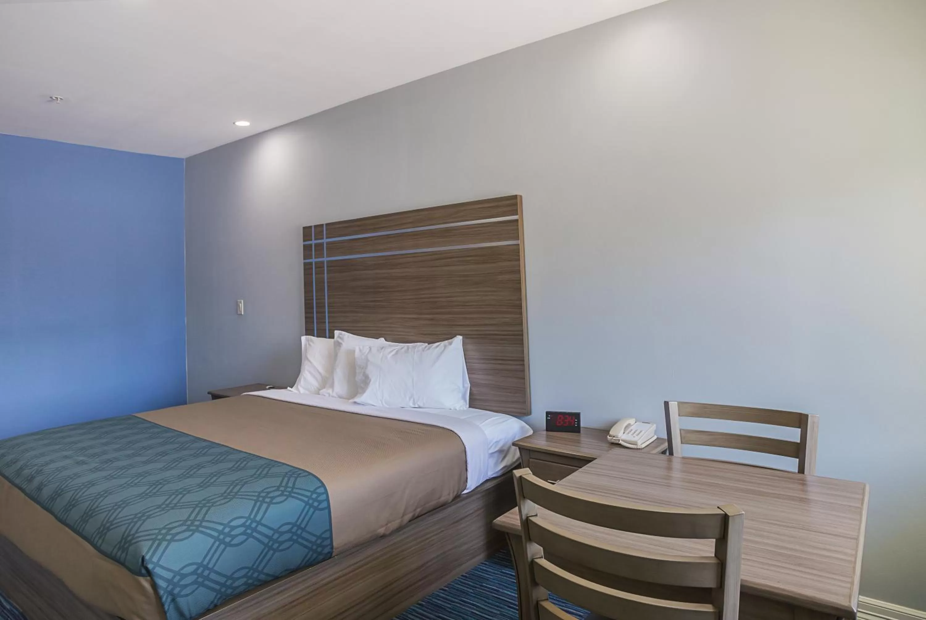 Bed in Home Place Inn Spring I-45 North and 1960