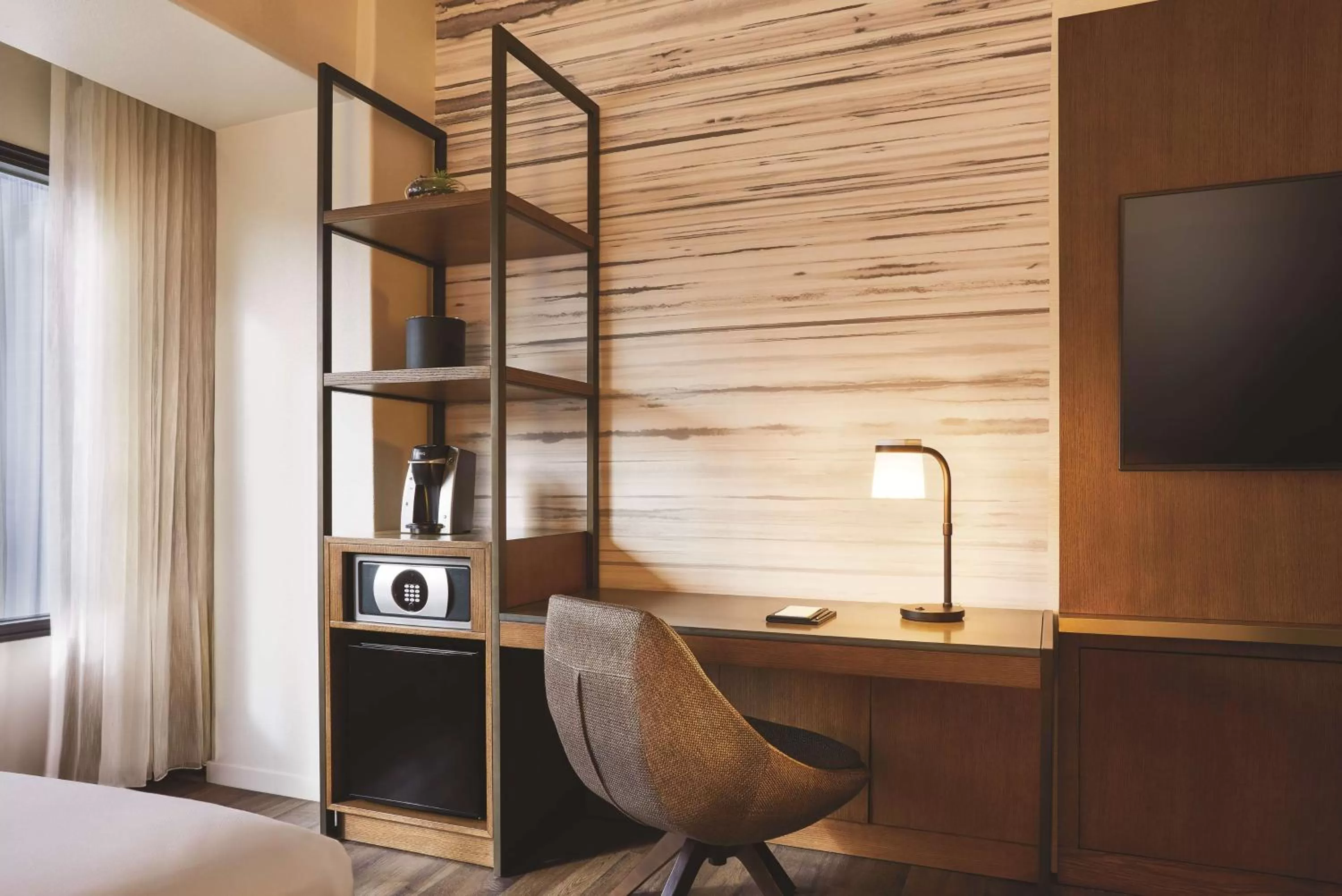 Photo of the whole room, Bed in Hyatt Regency Phoenix Downtown