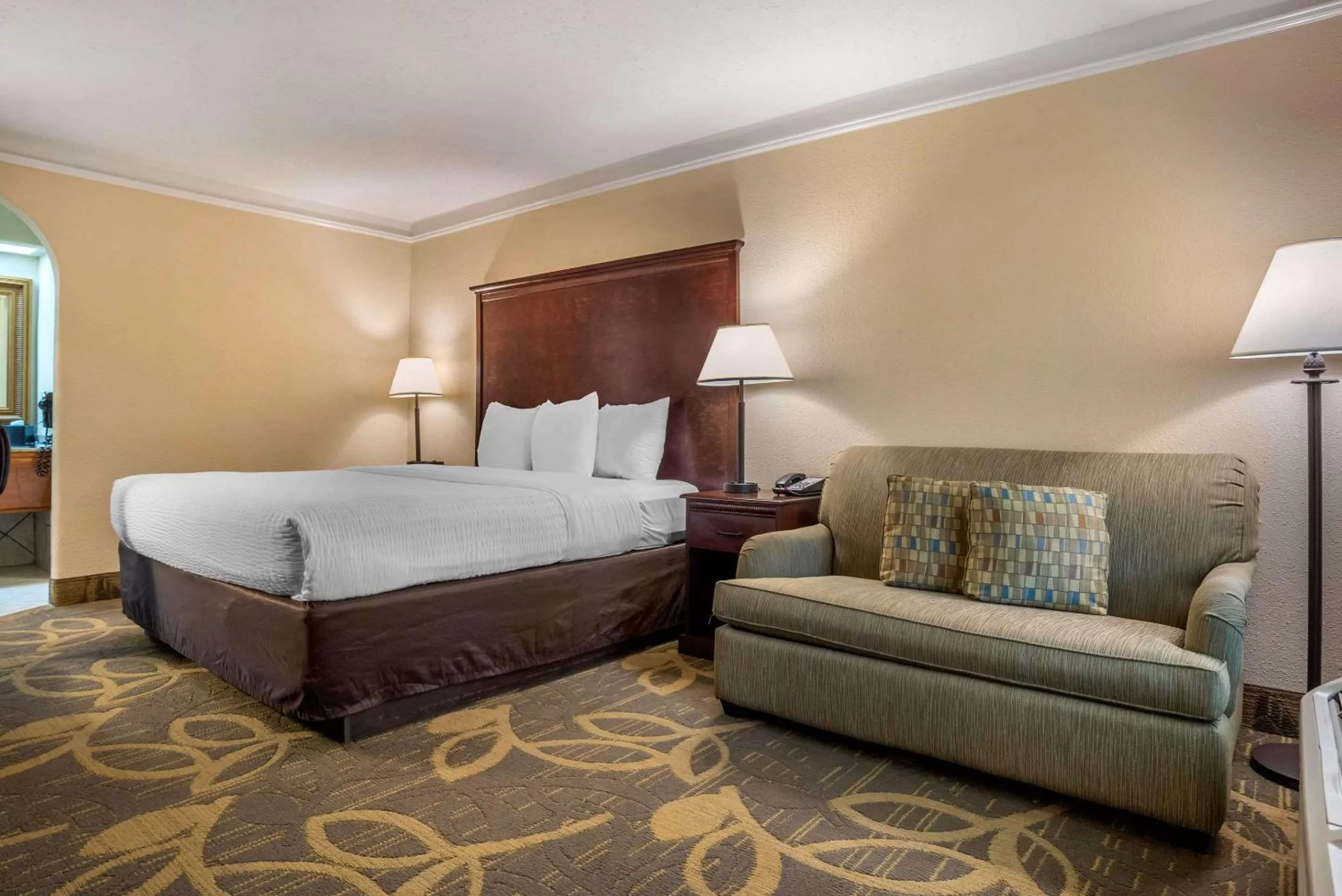 Photo of the whole room, Bed in Clarion Inn Conference Center