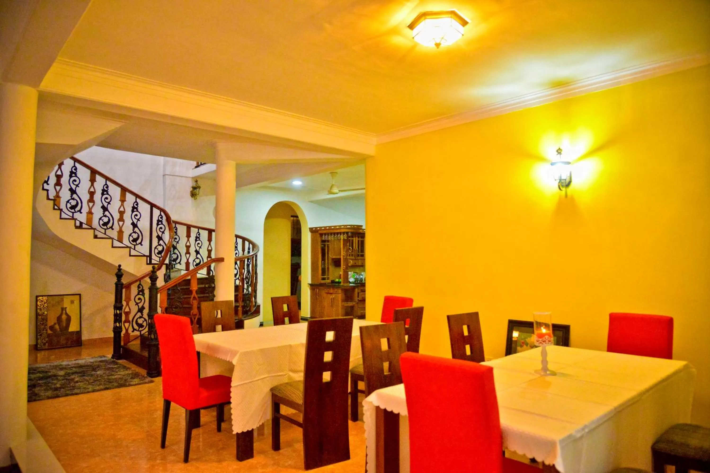 Restaurant/Places to Eat in Siluni's Villa