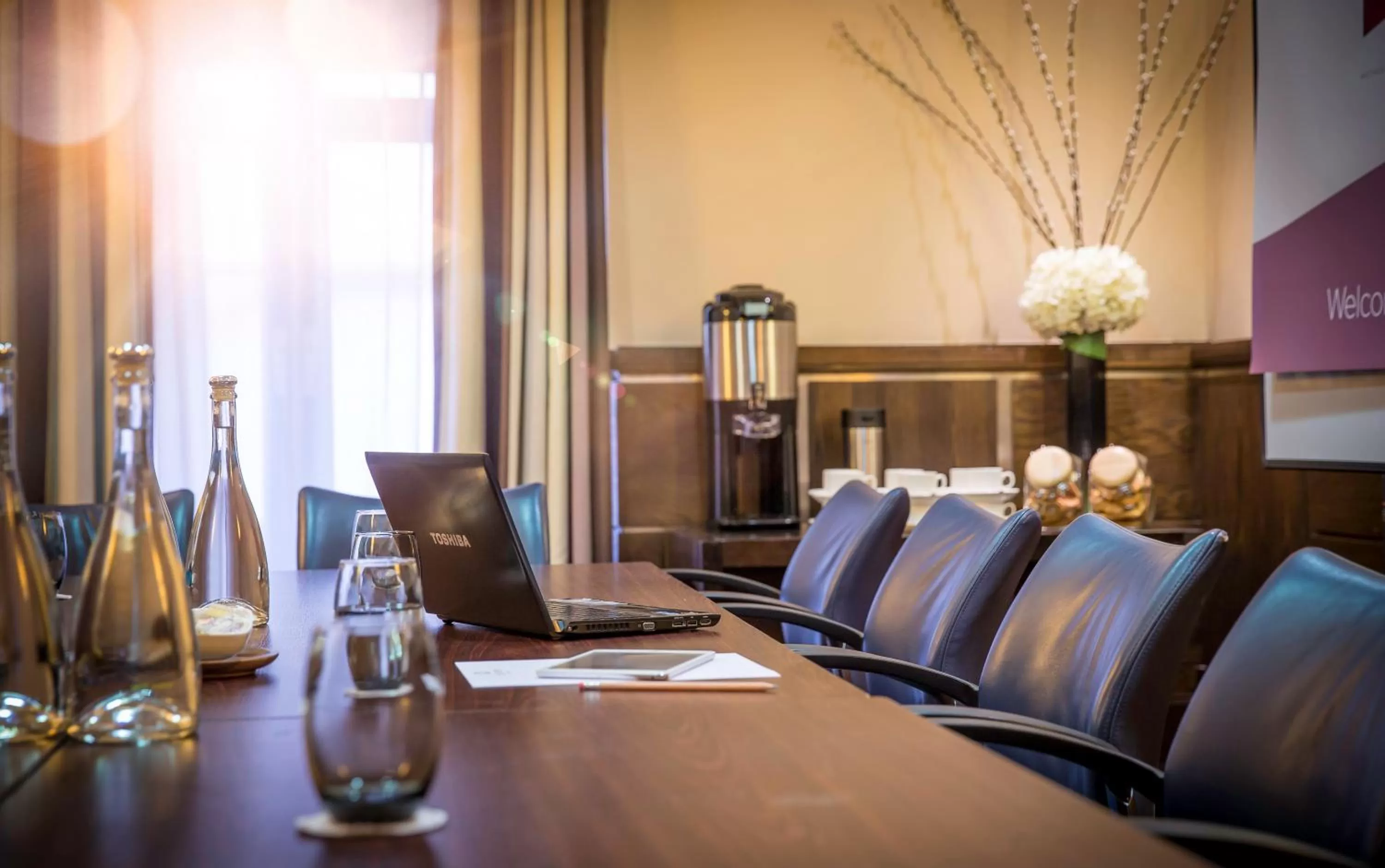 Meeting/conference room in The Crown London, WorldHotels Distinctive