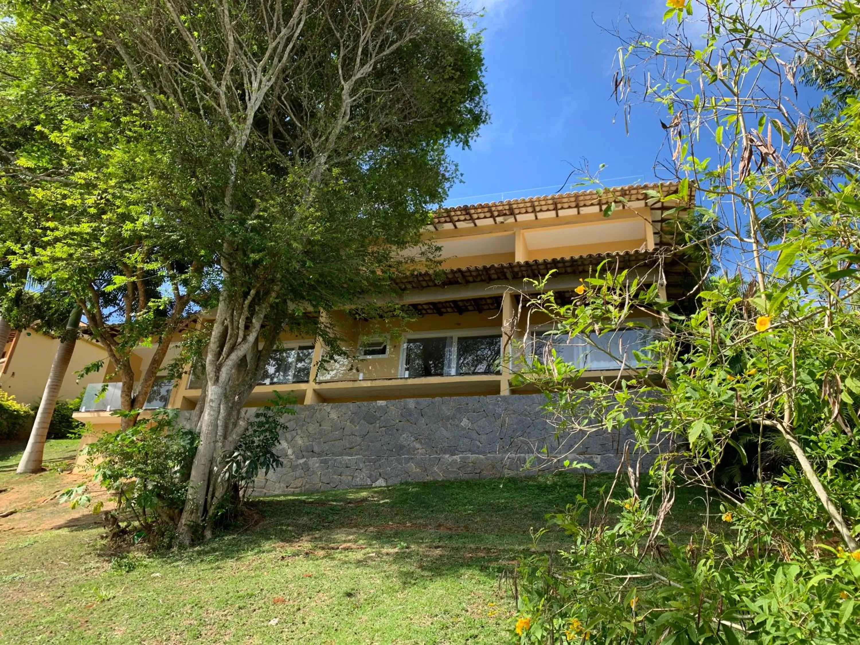 Property Building in Praia da Ferradurinha Guest House