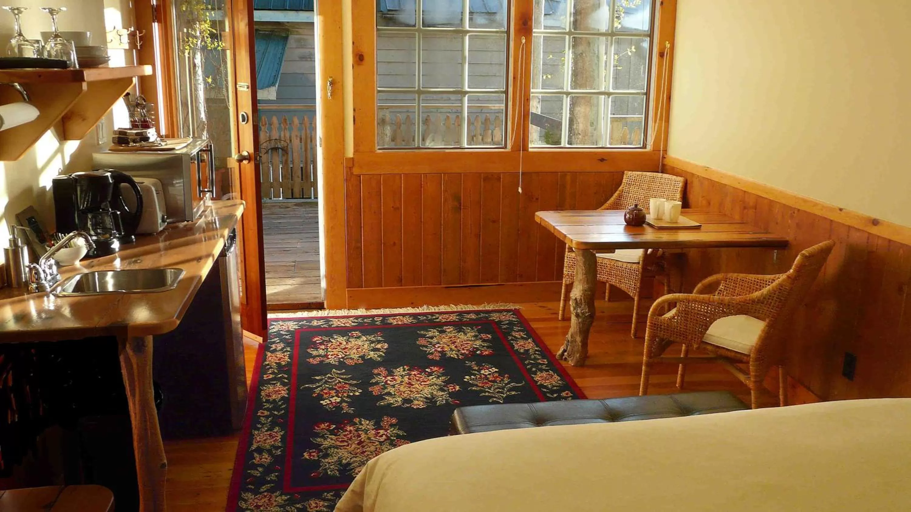 Kitchen or kitchenette, Kitchen/Kitchenette in Seine Boat Inn