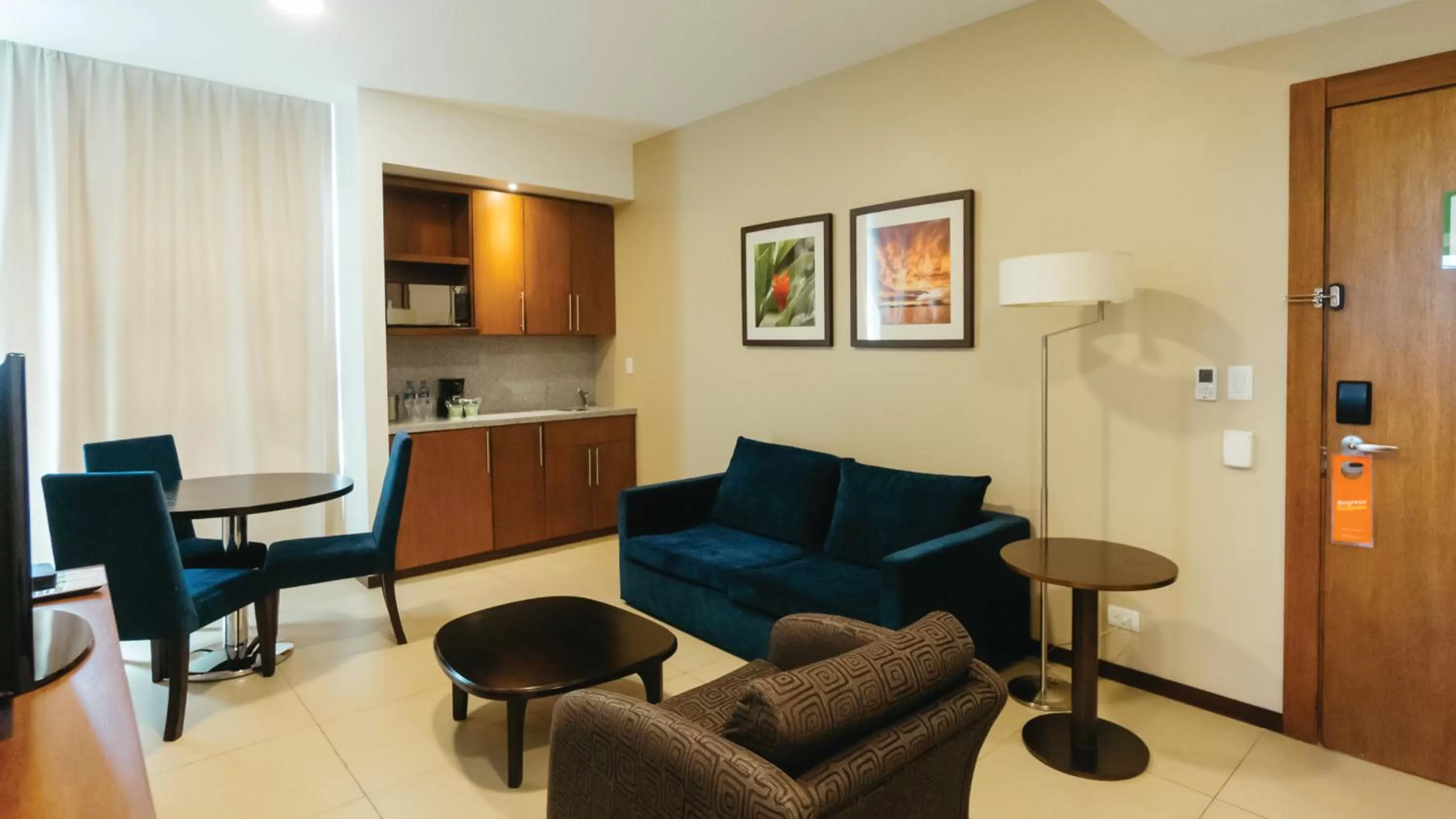 Photo of the whole room in Holiday Inn Guayaquil Airport by IHG