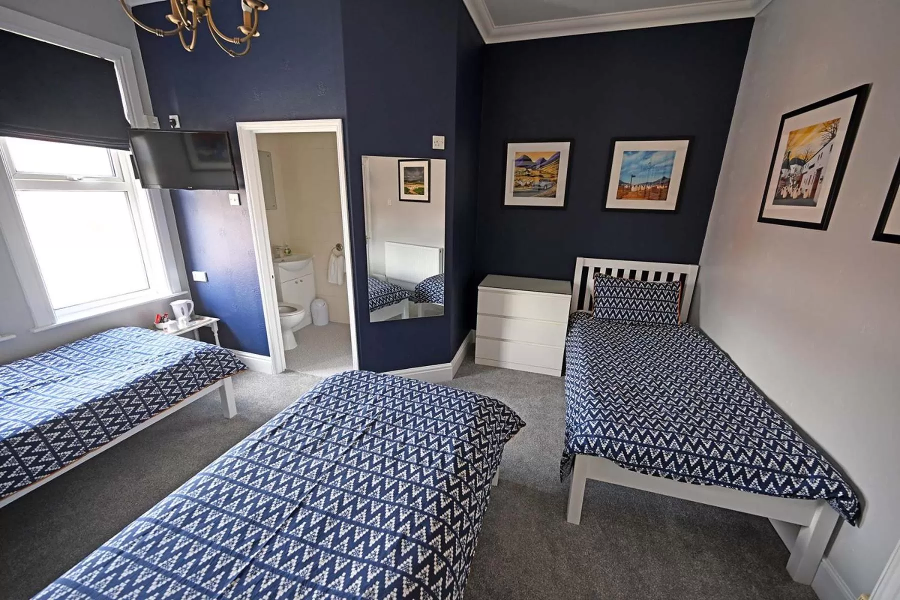 Bedroom, Bed in The Hathaways