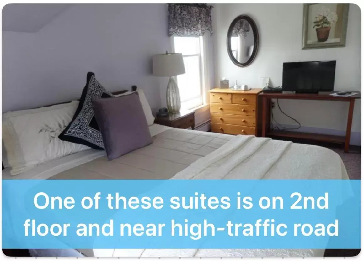 Two-Bedroom Unit w/ Kitchenette in Claddagh Motel & Suites Two-Bedroom Unit w/ Kitchenette in Claddagh Motel & Suites