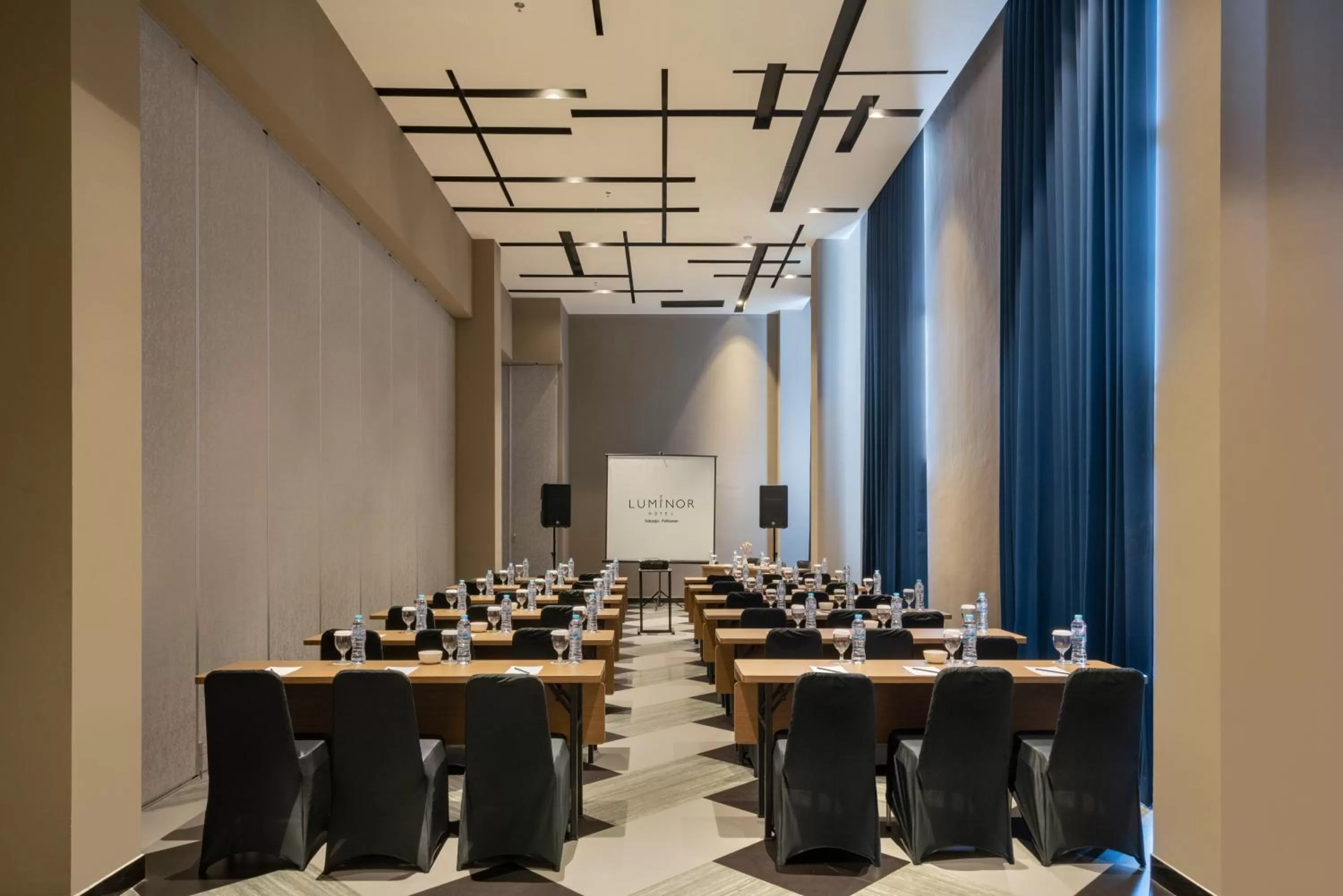 Meeting/conference room in Luminor Hotel Airport Sidoarjo By WH , Best Choice and Strategic Location with a Rooftop area in Town