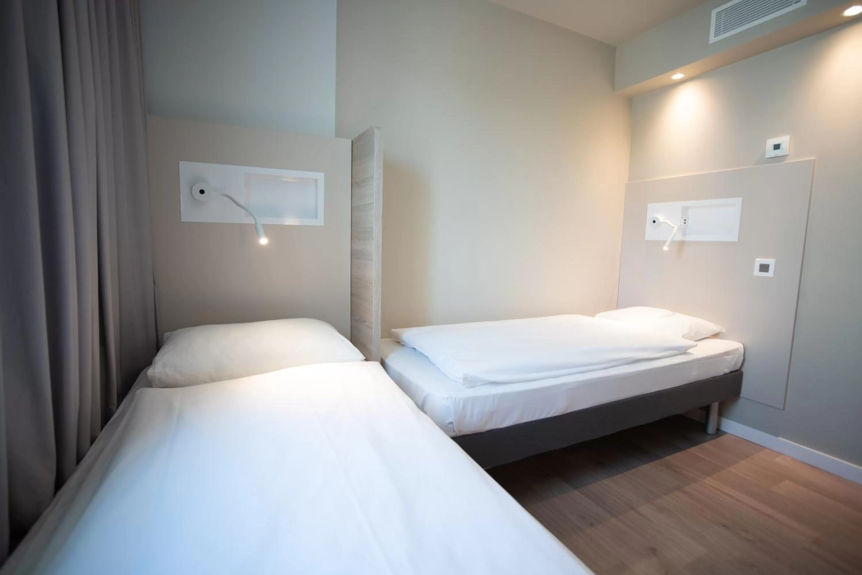 Bedroom, Bed in ibis budget Fribourg