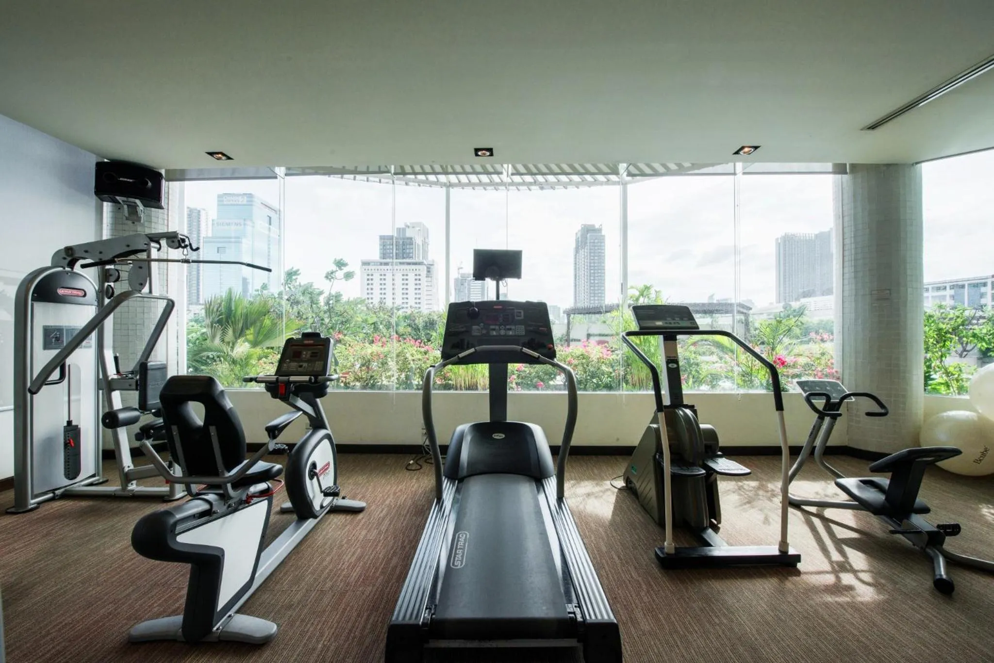 Fitness centre/facilities in Happihaus Hotel Bangkok