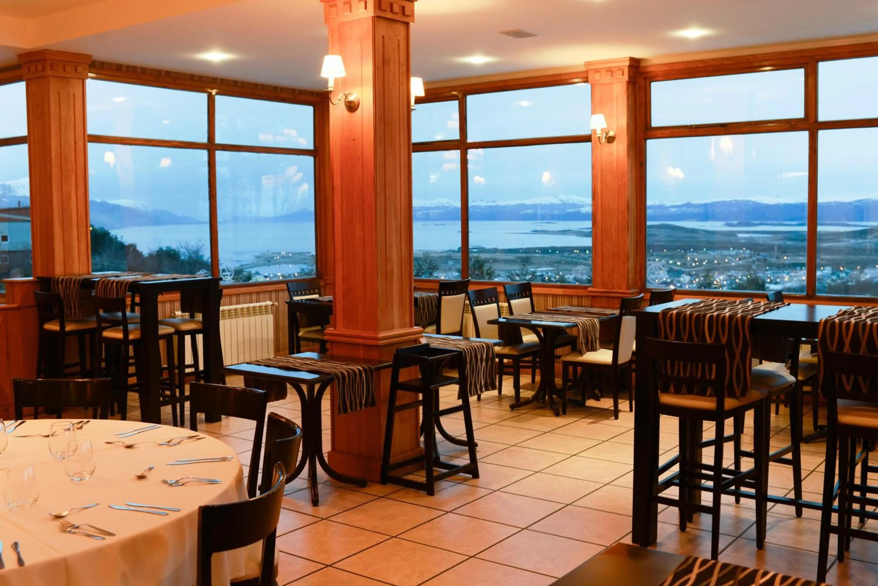 Restaurant/places to eat in Altos Ushuaia Hotel & Resto