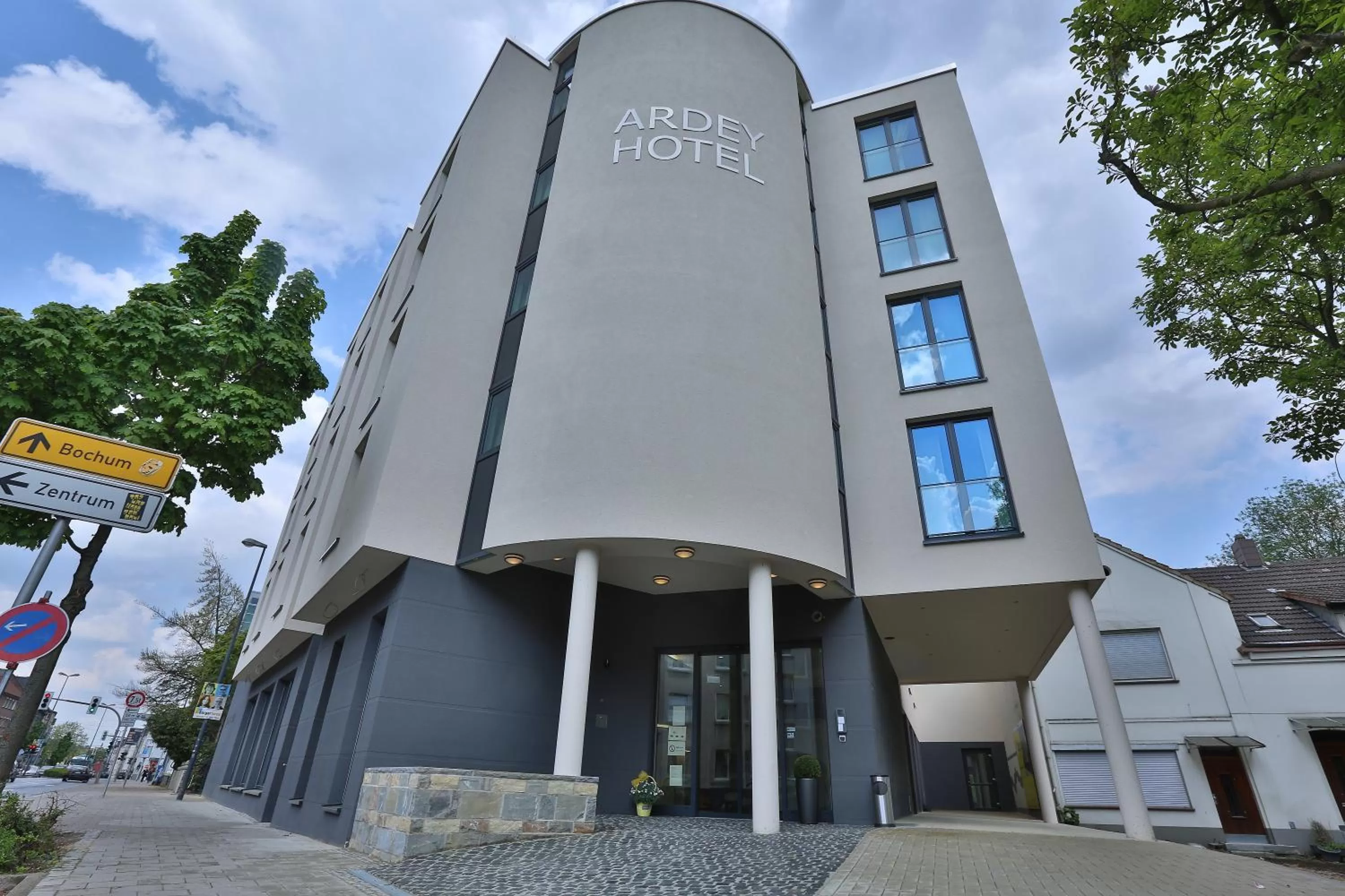 Facade/entrance in Ardey Hotel