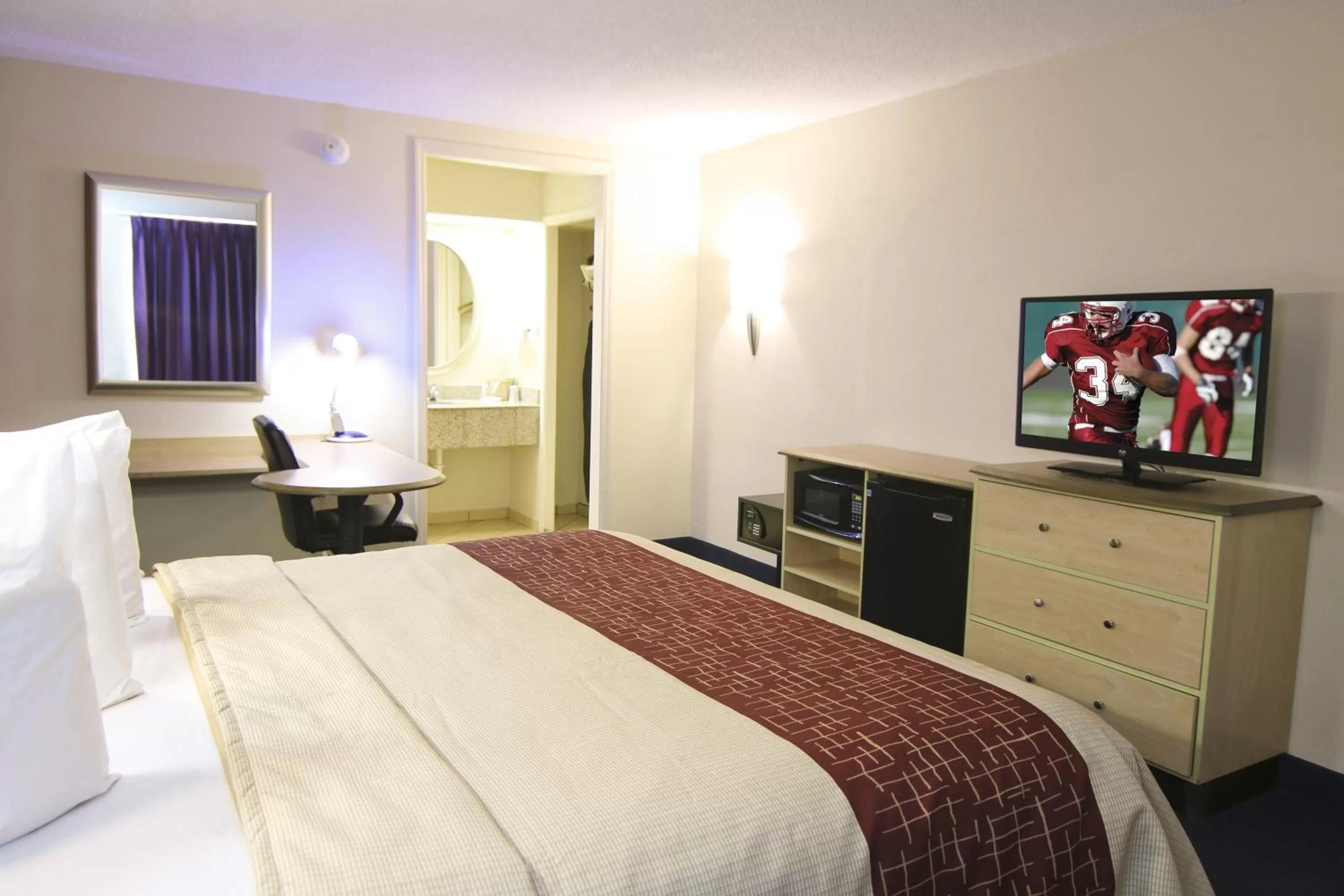 Bedroom, Bed in Red Roof Inn Somerset, KY