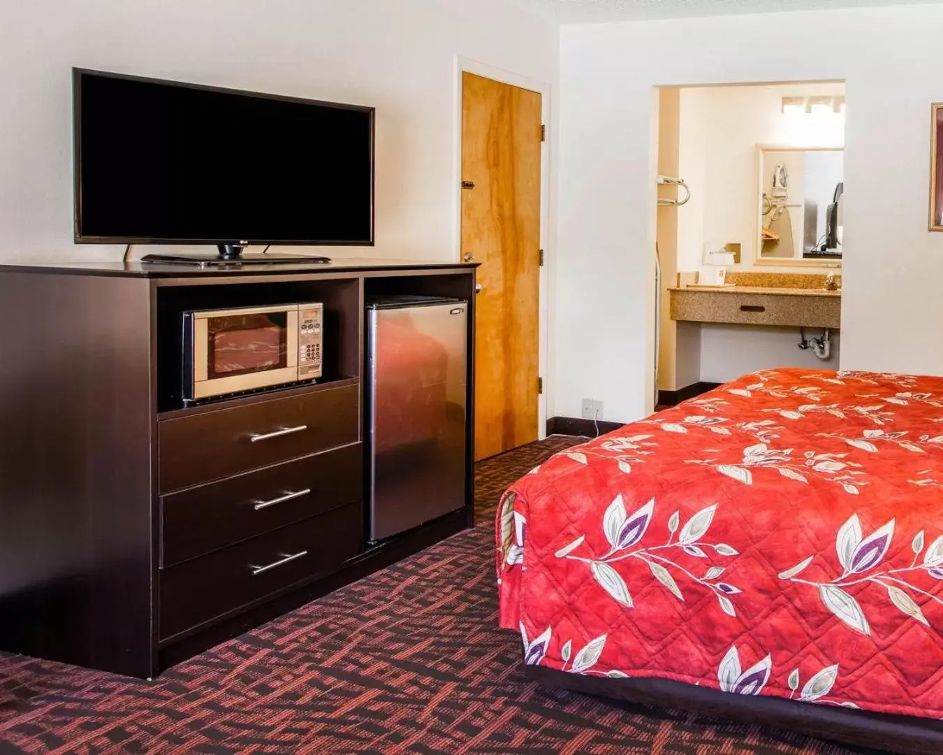 Queen Room - Non-Smoking in Econo Lodge Atlanta College Park Queen Room - Non-Smoking in Econo Lodge Atlanta College Park