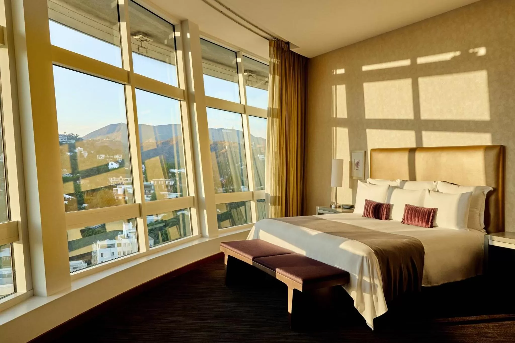 Photo of the whole room, Bed in Loews Hollywood Hotel