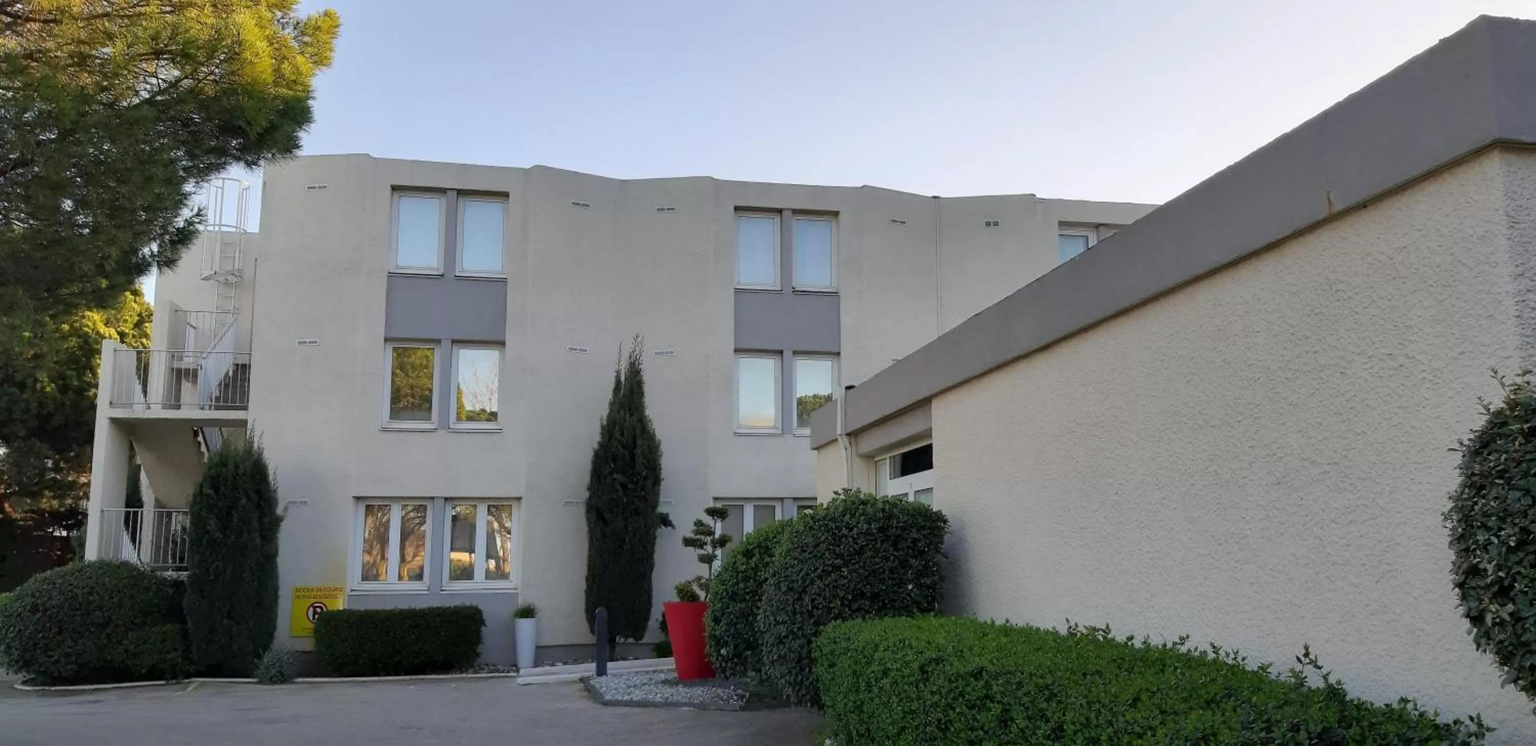 Property building in ibis Arles