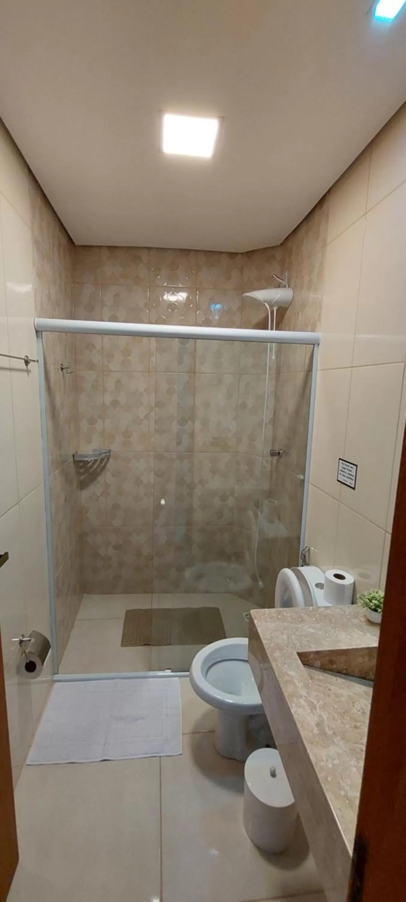 Shower, Bathroom in Pousada das Saíras